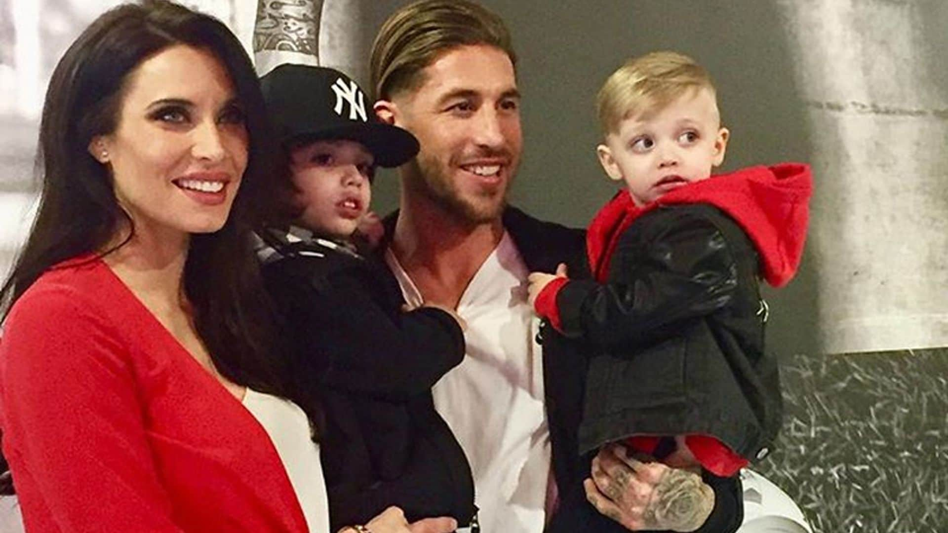 Los hijos de Pilar Rubio y Sergio Ramos, dos peques a la última moda