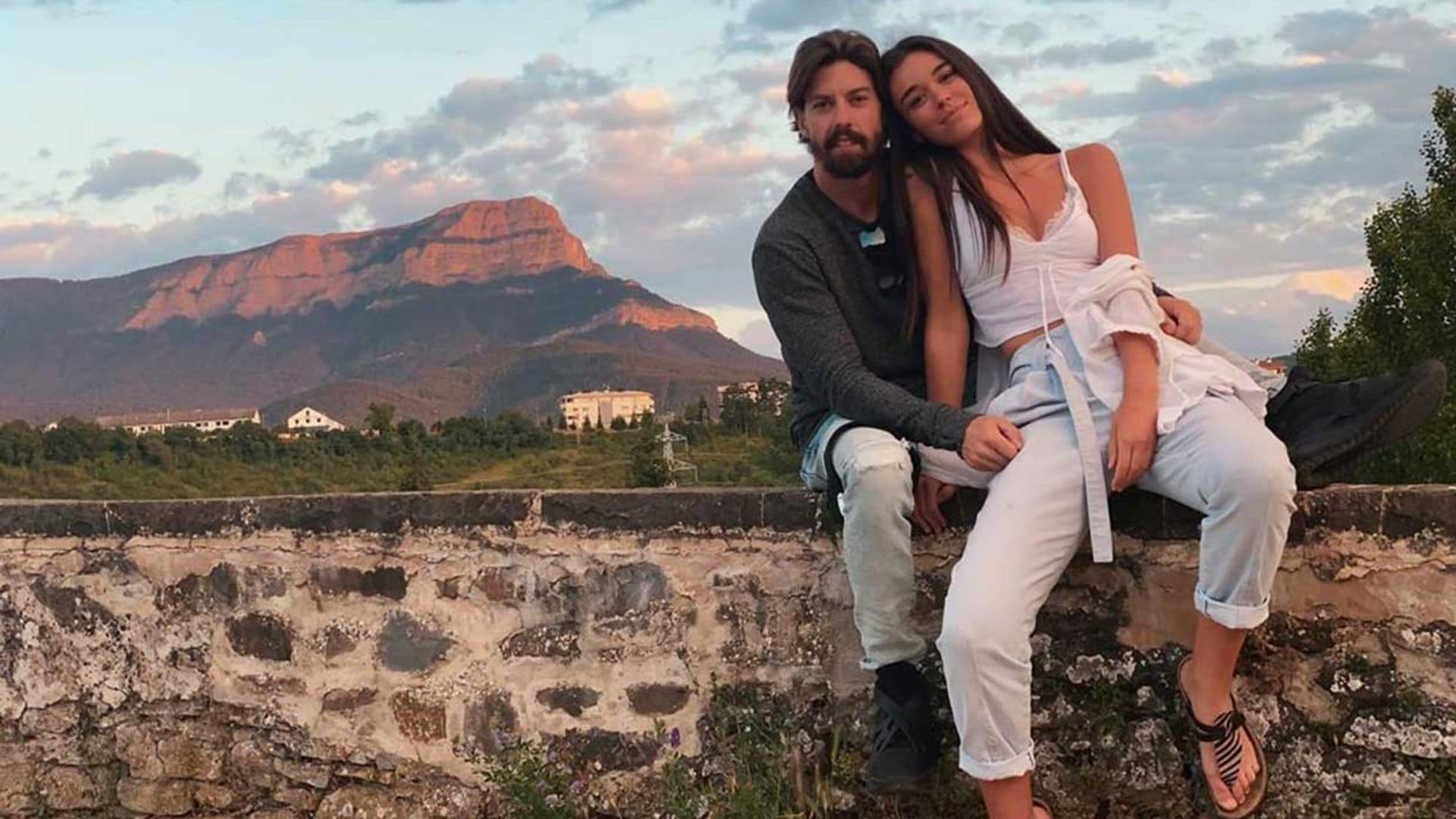 Adrián Lastra se deshace en halagos a su novia, Clara Chaín, en su 23 cumpleaños