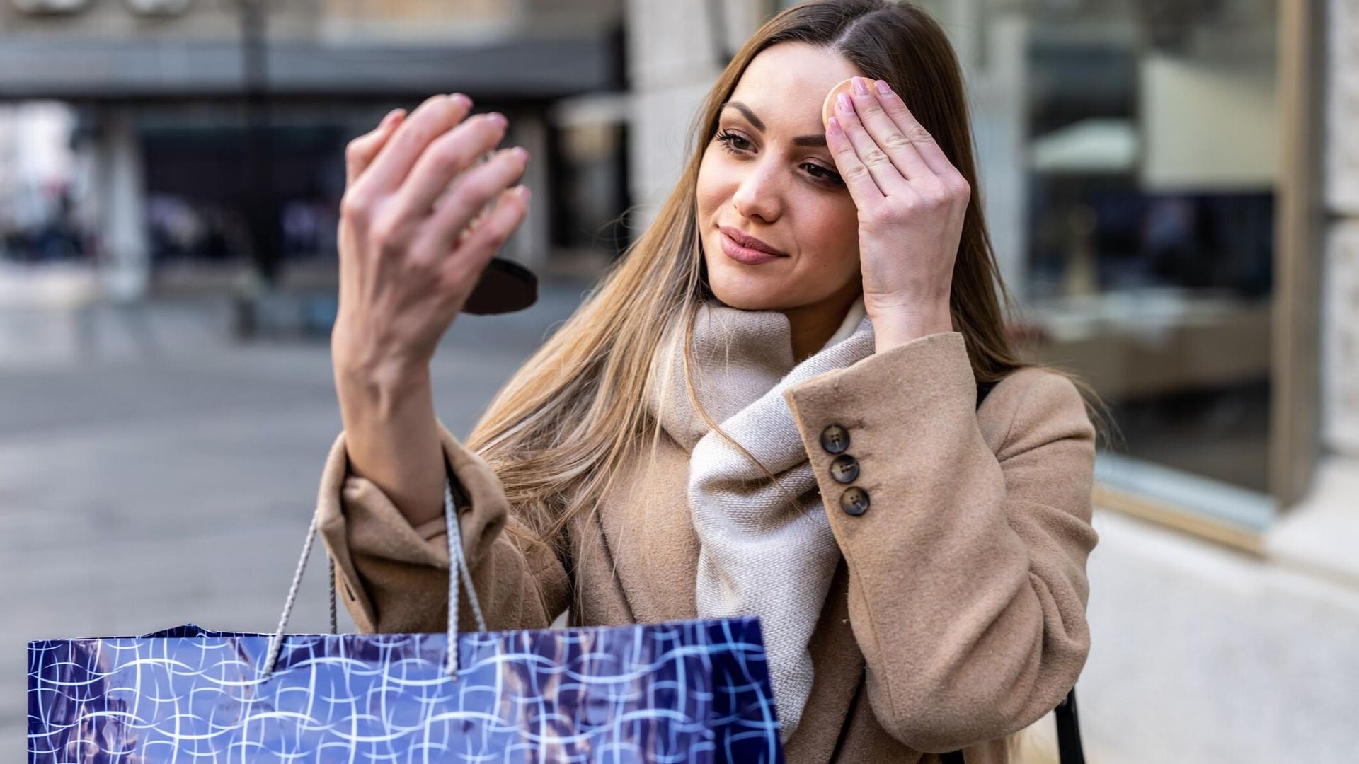 El truco viral para olvidarte de las ojeras