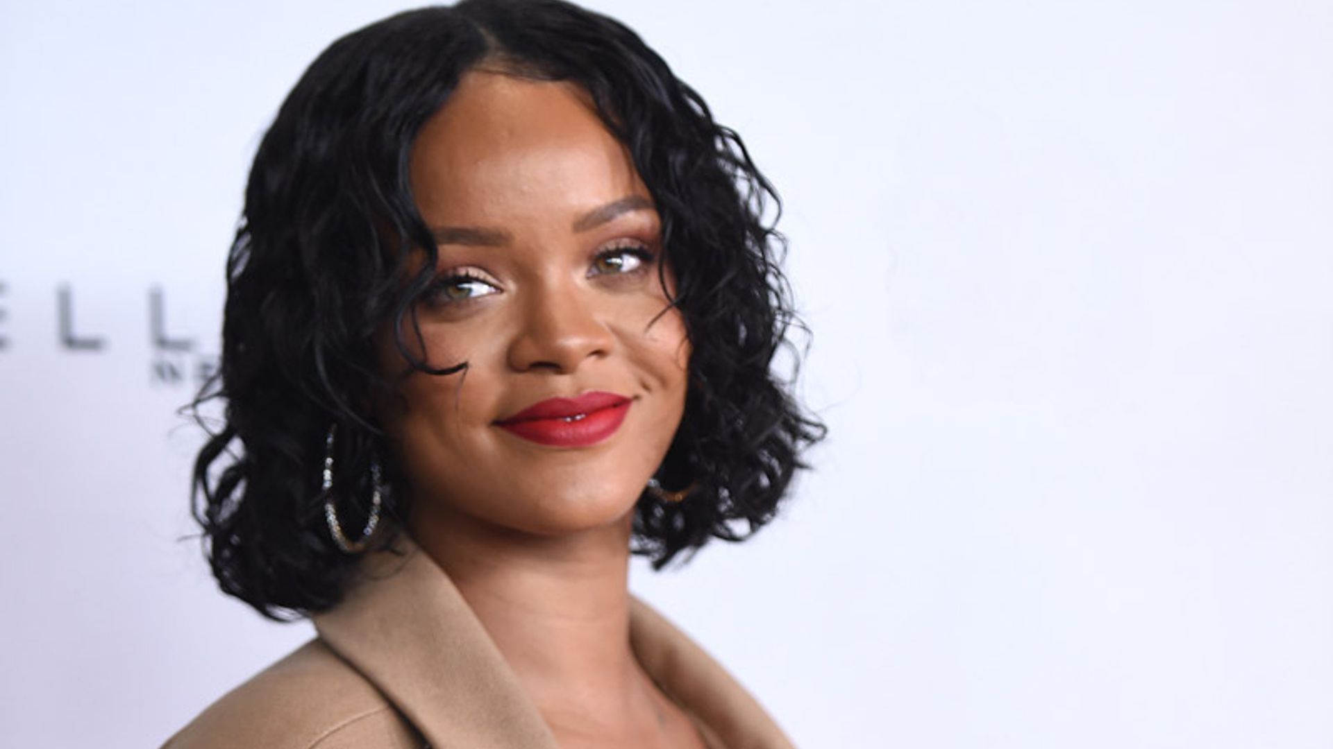 Rihanna y Manolo Blahnik, la colección más esperada en 4 sandalias de alto impacto