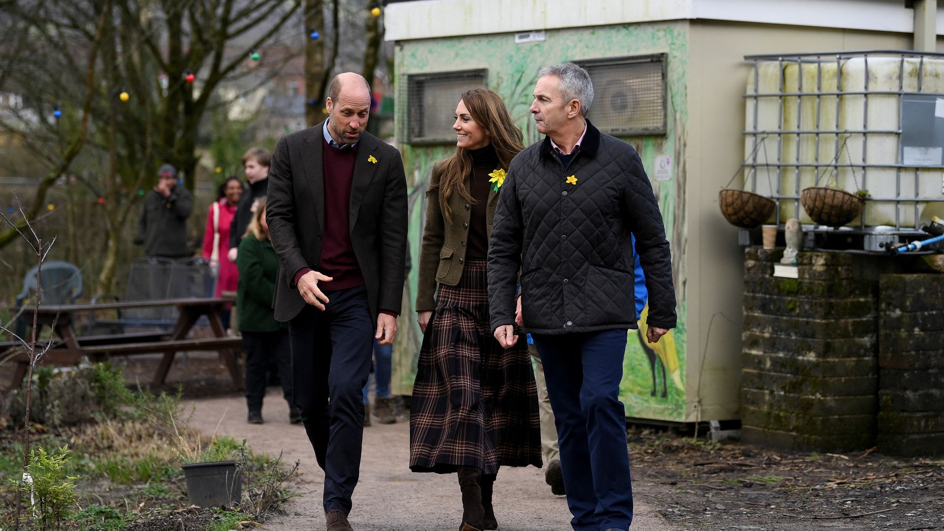 Kate Middleton y el príncipe William visitando el jardín de Meadow Street