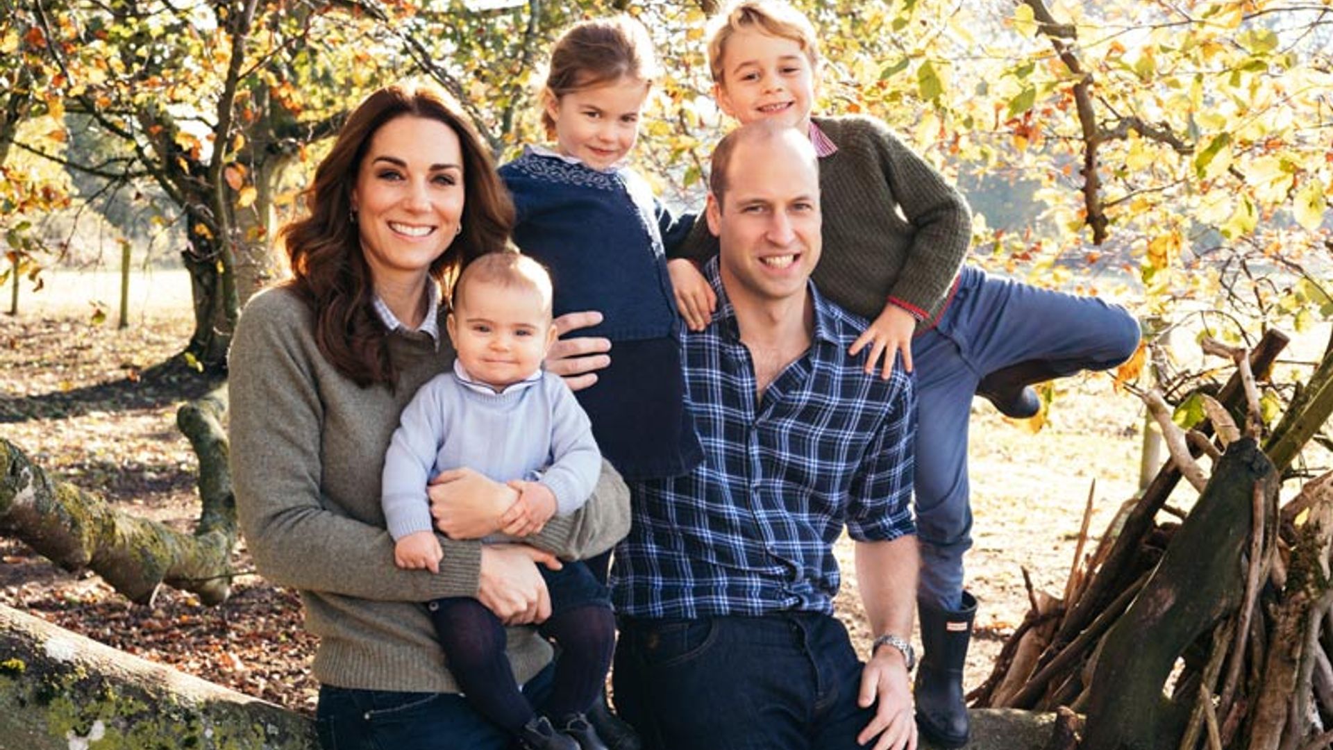 Anne Hathaway sigue con su hijo el ejemplo de los Duques de Cambridge