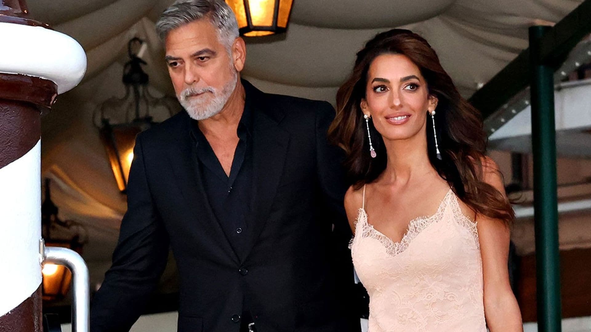 Con un bronceado perfecto, Amal Clooney ha brillado en Venecia