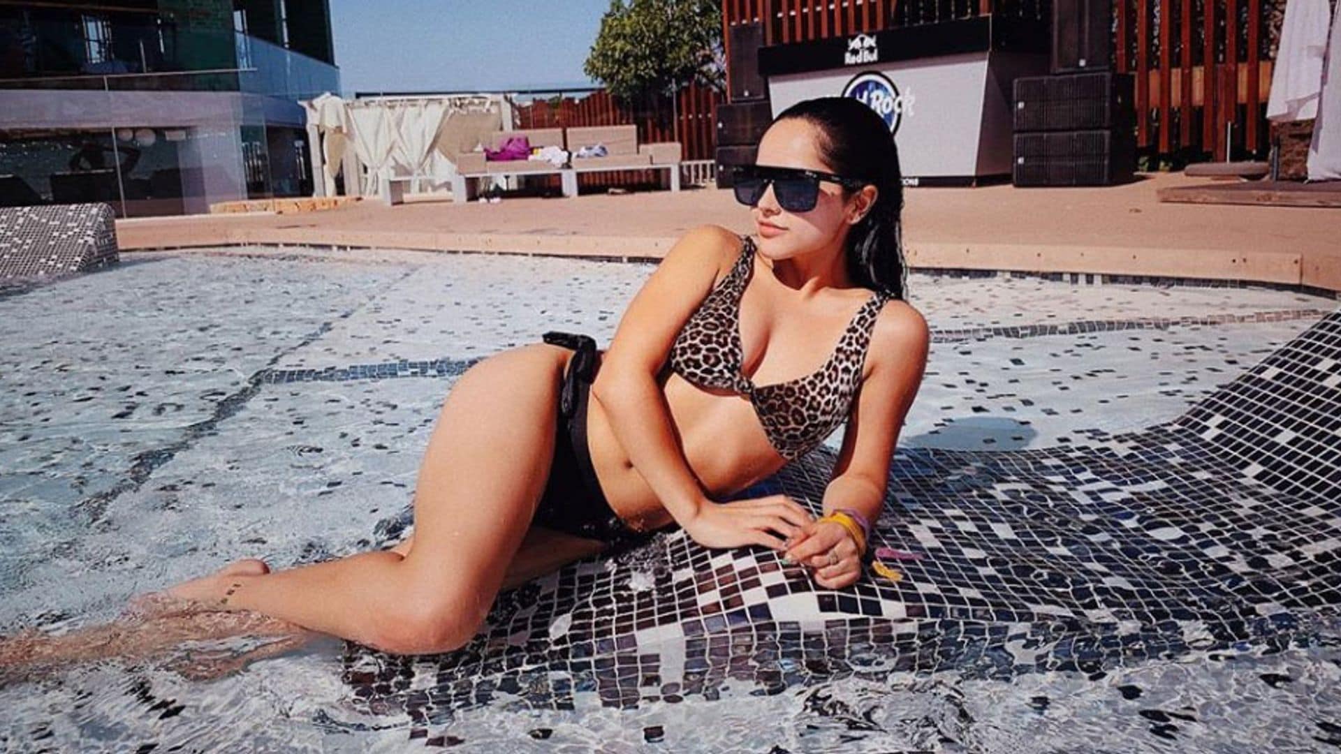 Becky G en bikini antes de su concierto con Taylor Swift