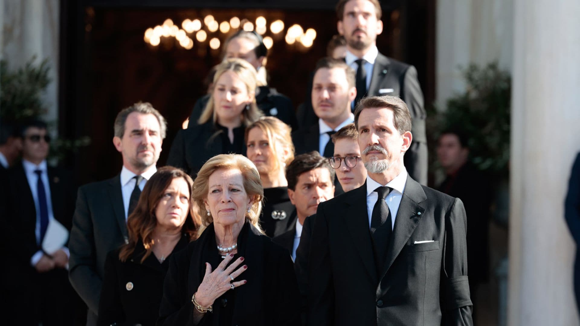 La familia real griega, unida y muy emocionada en la despedida a Constantino de Grecia