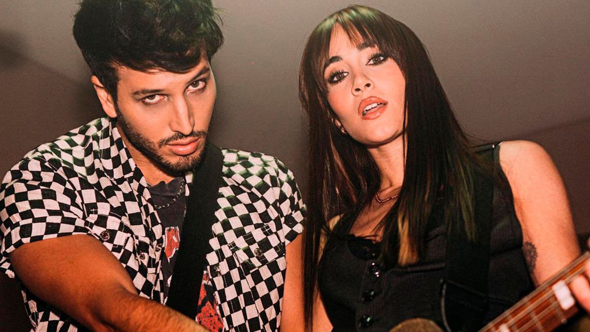 La divertida broma de Sebastián Yatra a Aitana en su noche más especial, ¡derrochando amor y complicidad!