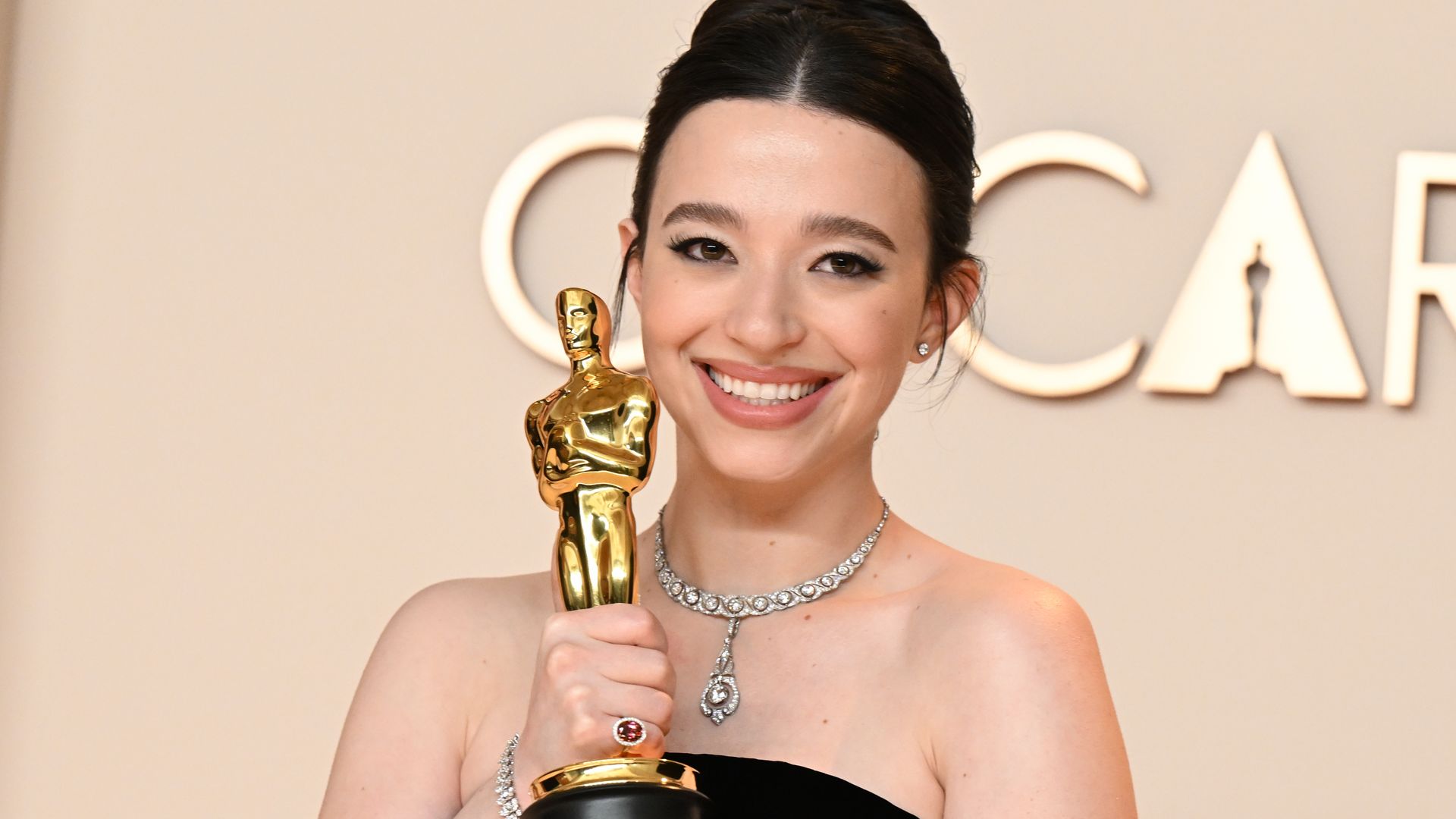 El estilo de Mikey Madison, la actriz que ha ganado el Oscar predestinado a Demi Moore