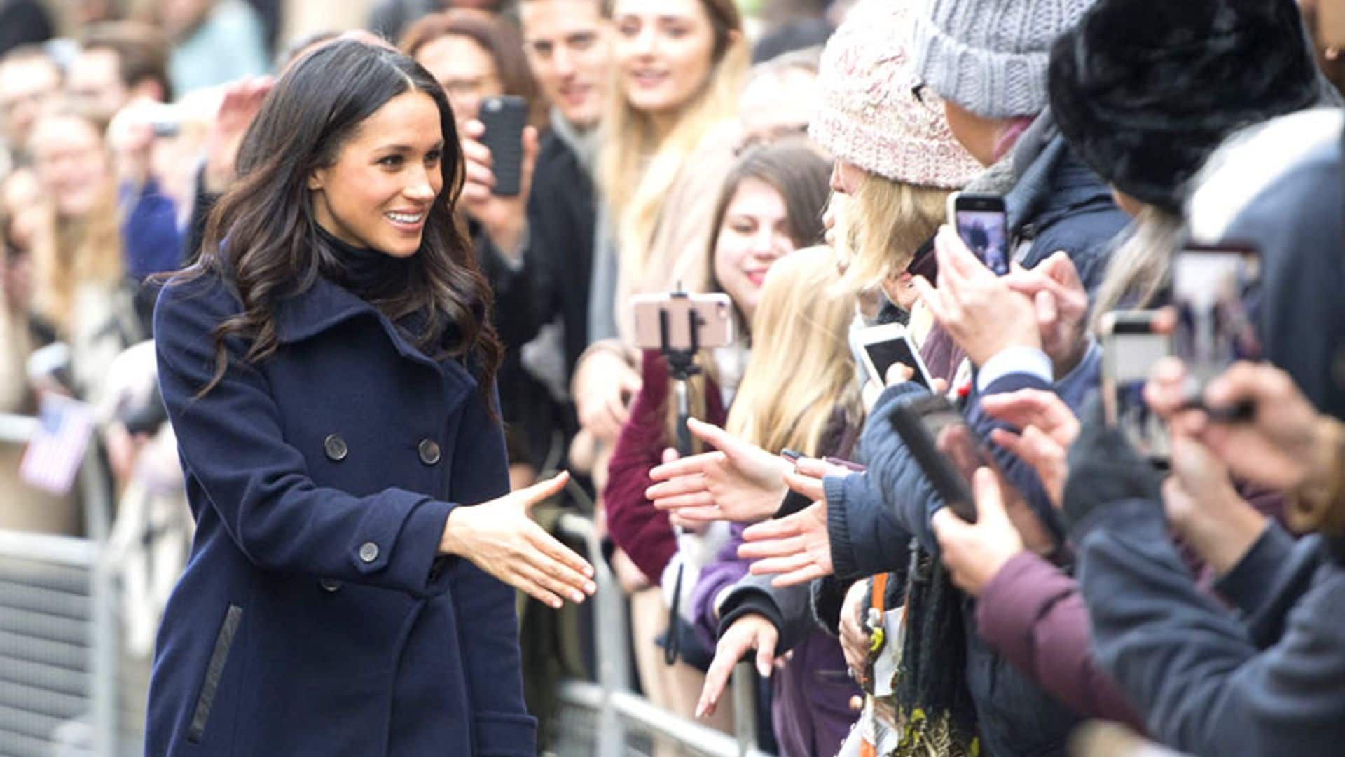 Gritos, regalos, aglomeraciones… Meghan Markle desata la locura