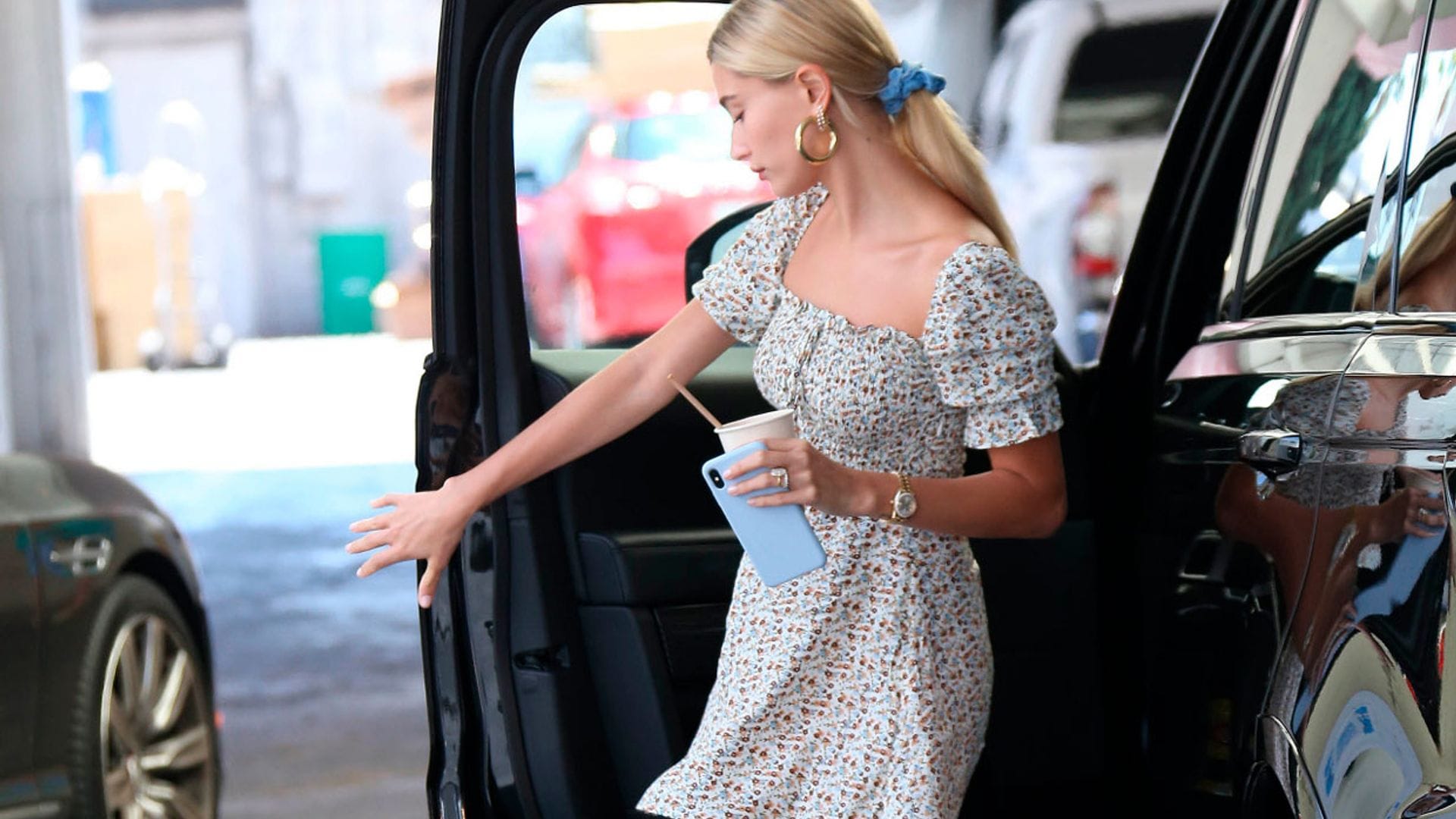 Hayley Baldwin y Georgia May Jagger: un vestido de flores y dos formas de combinarlo