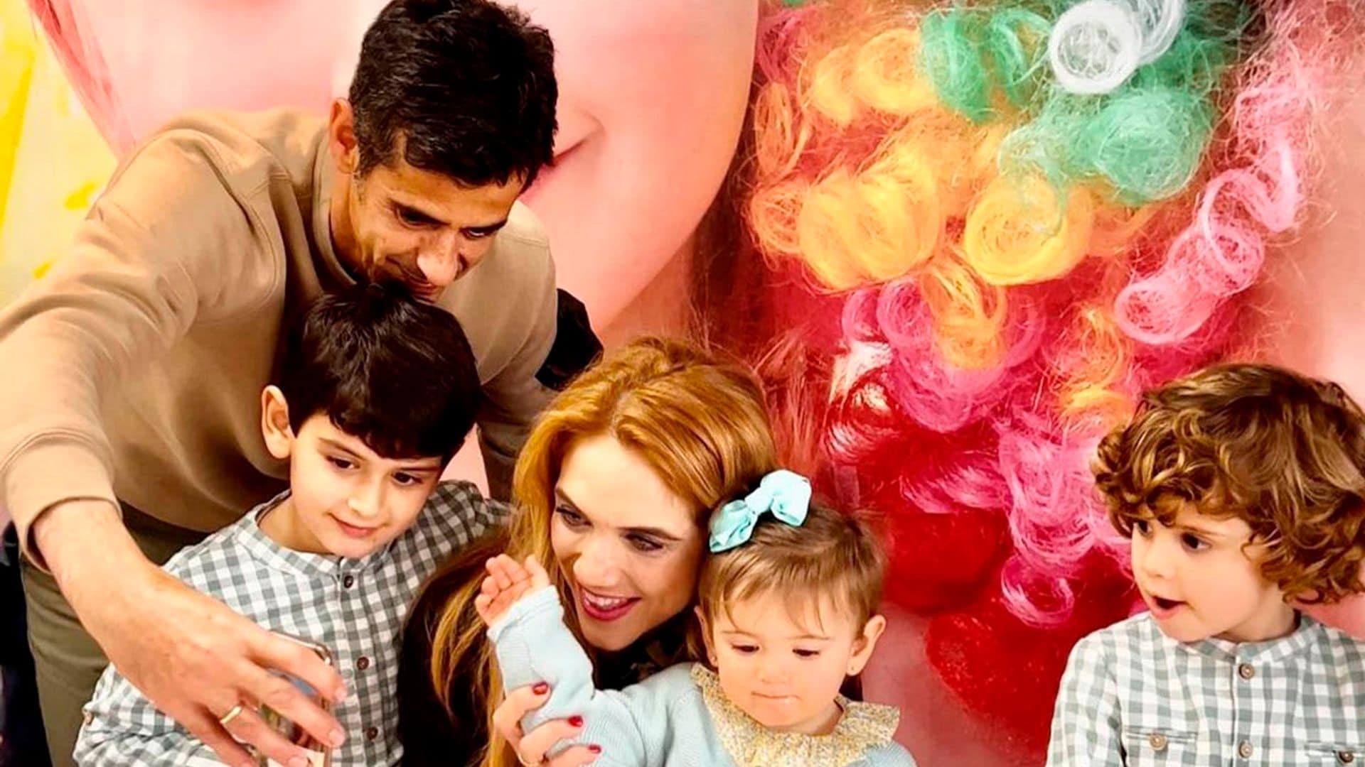 La divertida fiesta del pijama de Víctor Janeiro junto a sus tres hijos organizada por Beatriz Trapote