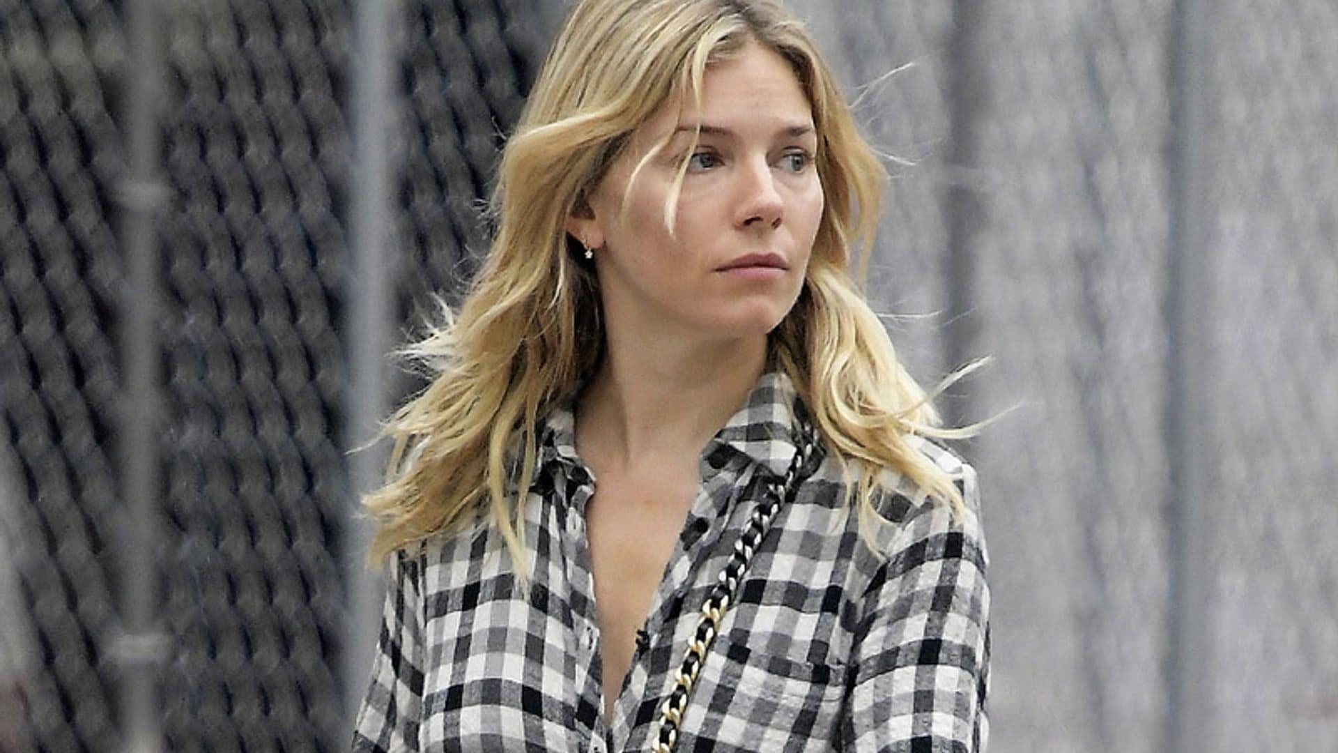 Un año después, Sienna Miller recicla su vestido estrella de Zara