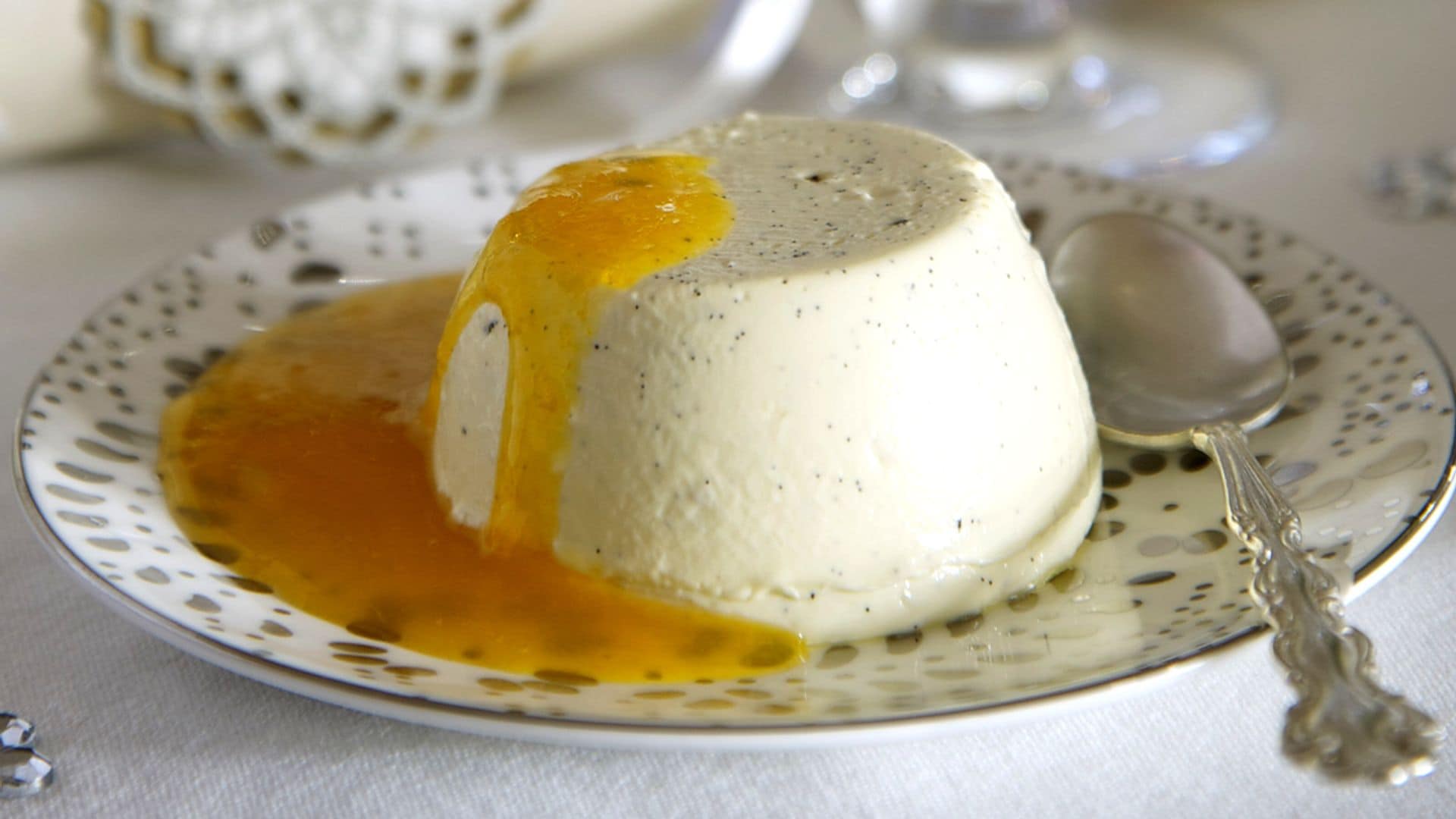 'Panna cotta' con salsa de clementinas