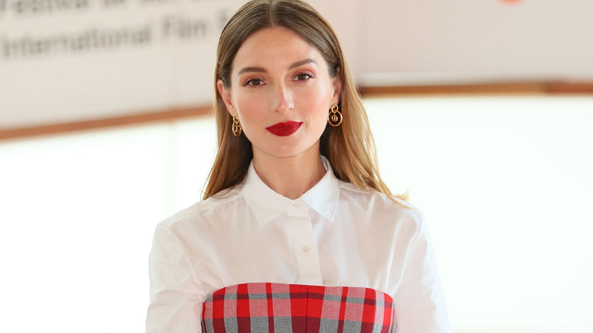 María Valverde celebra su doble regreso al cine con 2 looks inolvidables