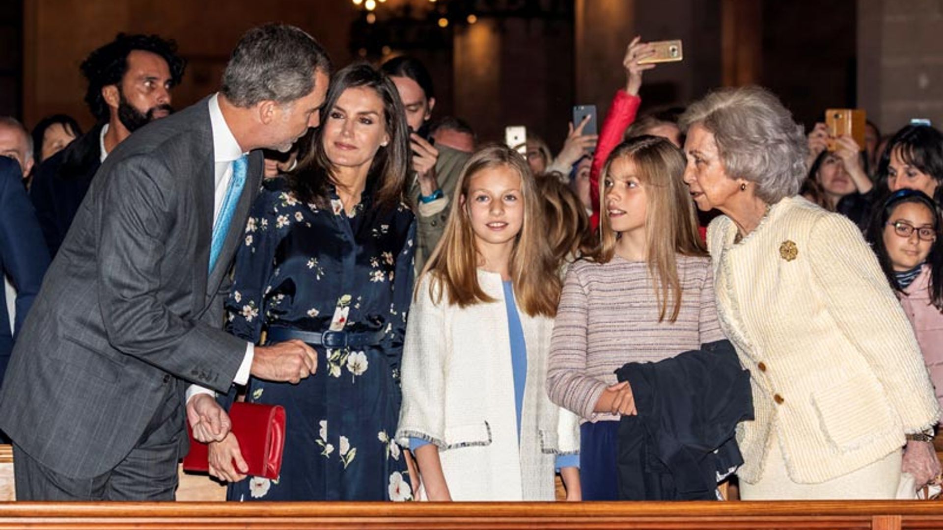 Sonrisas y confidencias en la Catedral de Palma para dejar atrás las rencillas del año pasado