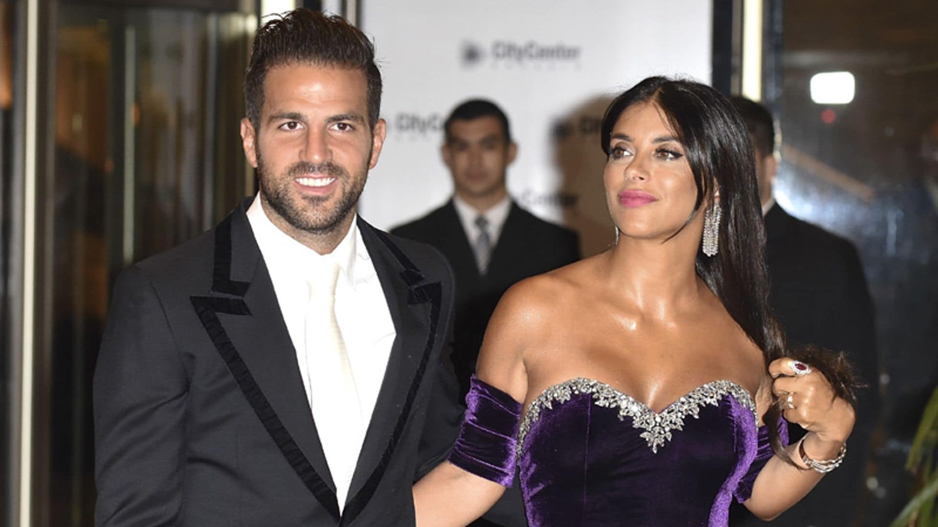 Césc Fábregas pide matrimonio a  Daniella Semaan y ella responde con un 'sí' rotundo