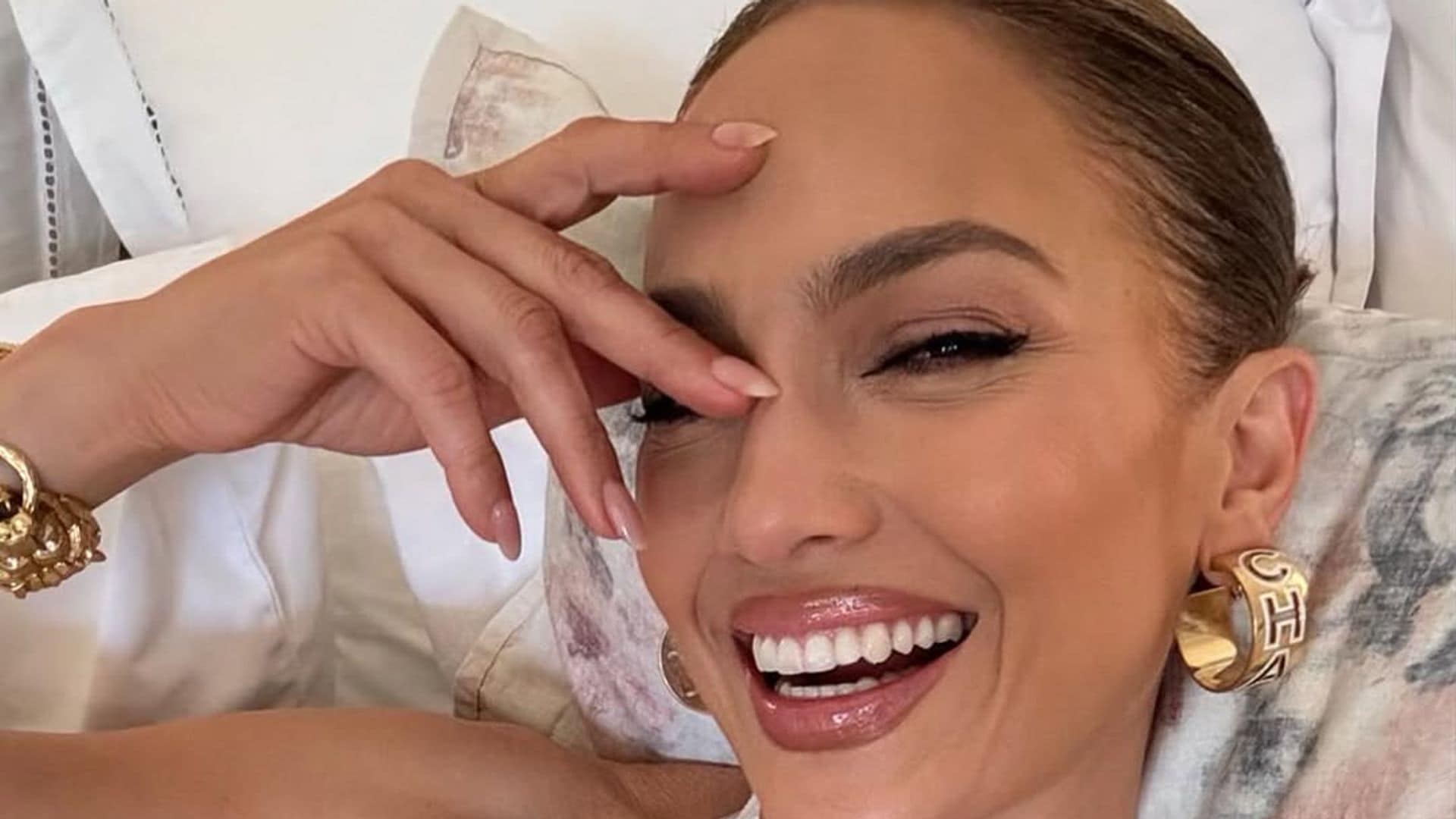 Jennifer Lopez lo confirma con su última manicura: el color 'chocolate cherry' y las uñas cuadradas son tendencia