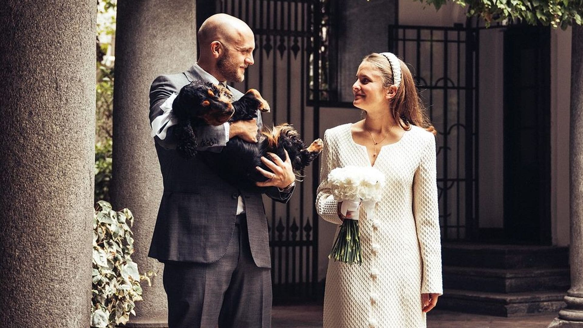 El sofisticado look nupcial de Matilde Ferri con vestido de rejilla y diadema para su íntima boda civil en Milán