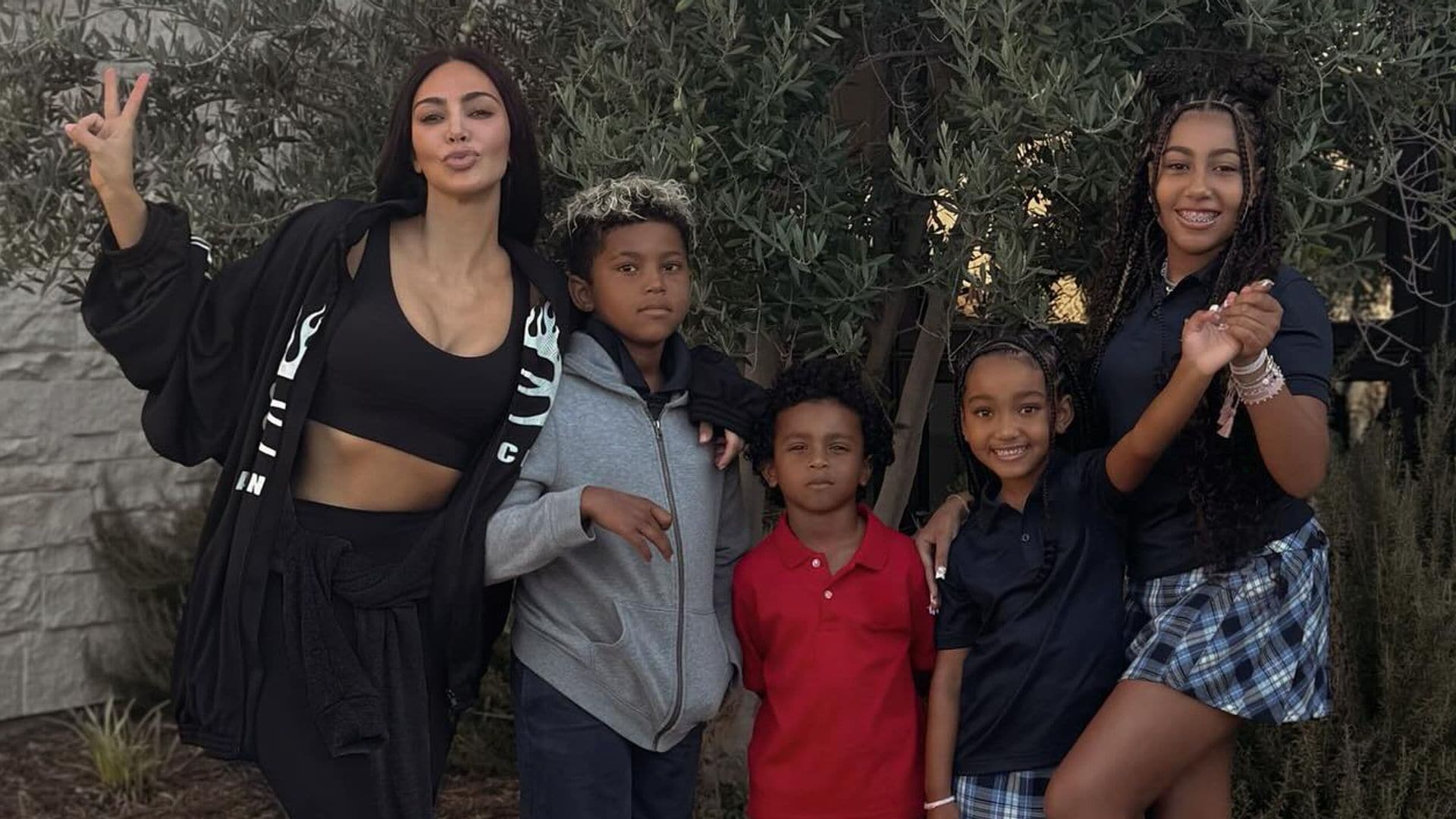 ¡Qué grande está! North West impacta en el nuevo posado familiar de Kim Kardashian