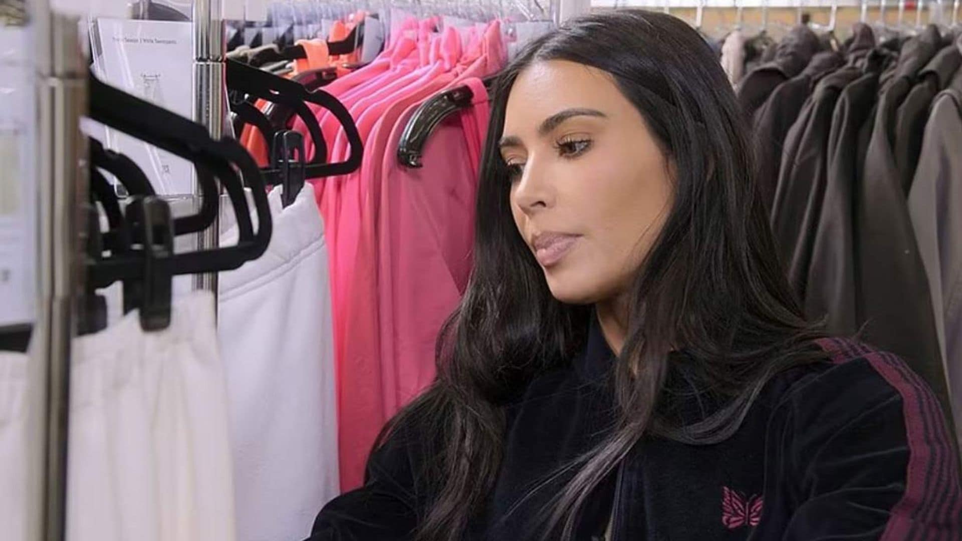 Descubre el impresionante guardarropa de Kim Kardashian, ¡con más de 30.000 prendas!