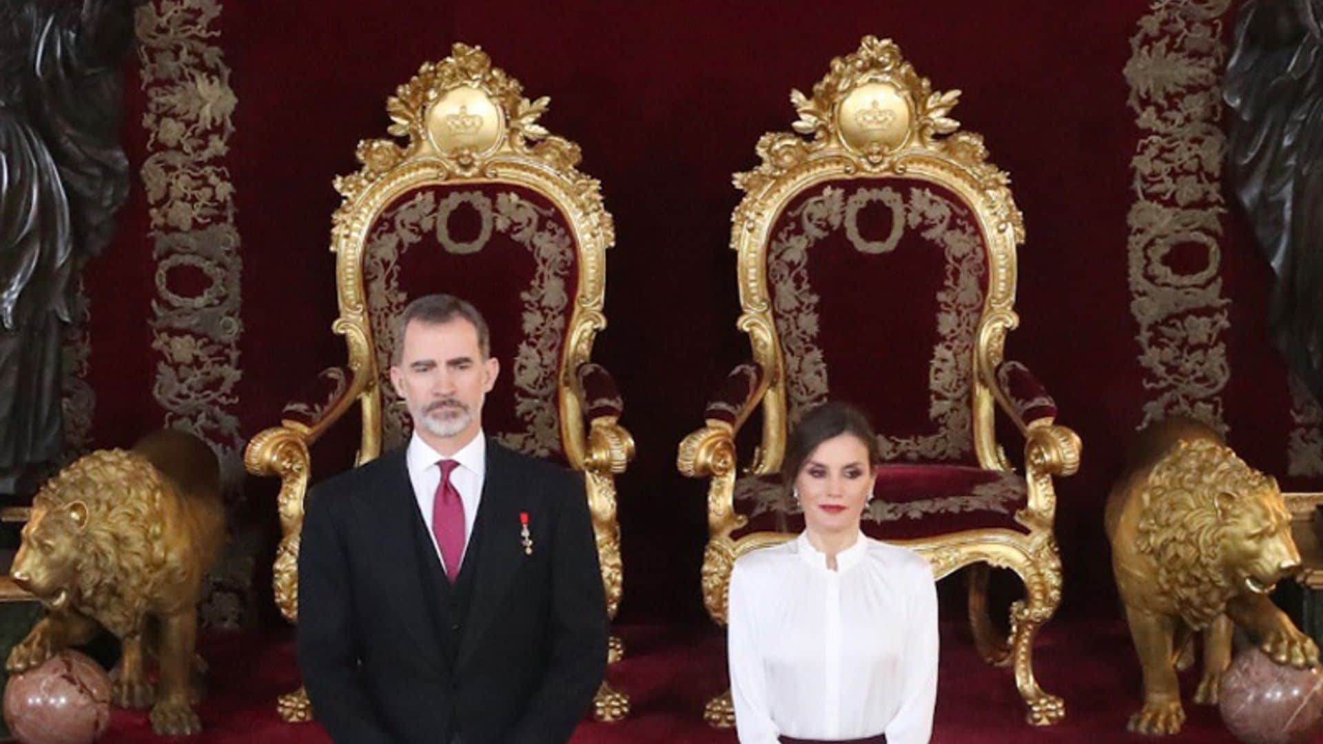 Los Reyes abren los salones del Palacio Real para recibir al Cuerpo Diplomático