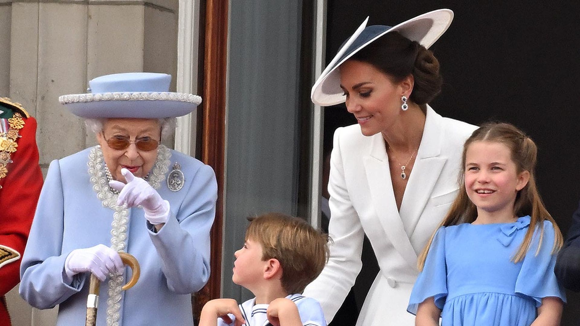 Caras de sorpresa y charlas con la Reina: los divertidos gestos de Louis de Cambridge