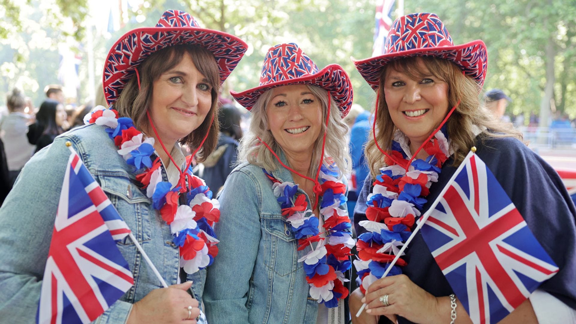 Los británicos se vuelcan para disfrutar de un histórico desfile militar en el que participa la Familia Real