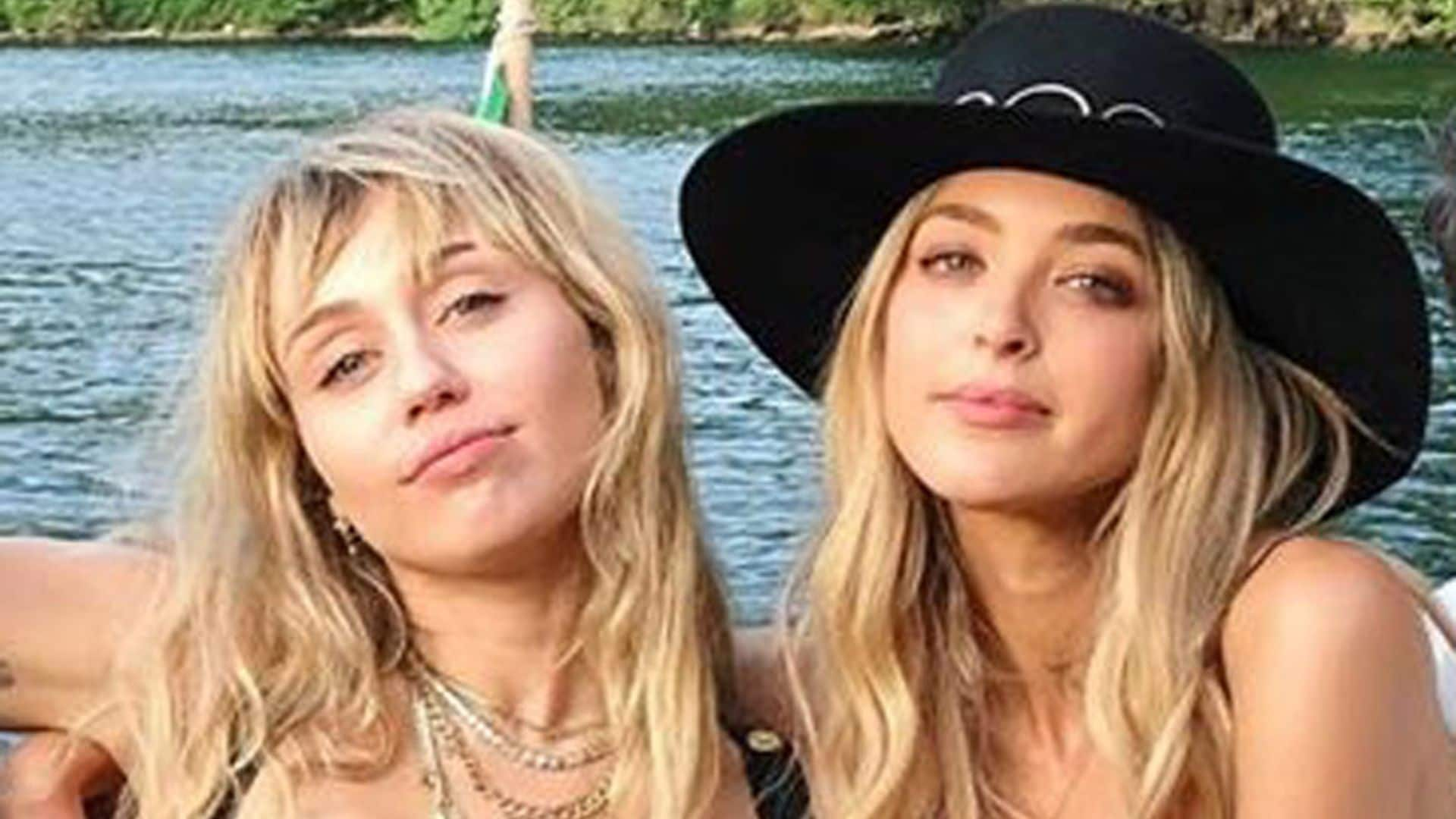 Miley Cyrus vuelve a casa junto a Kaitlynn Carter