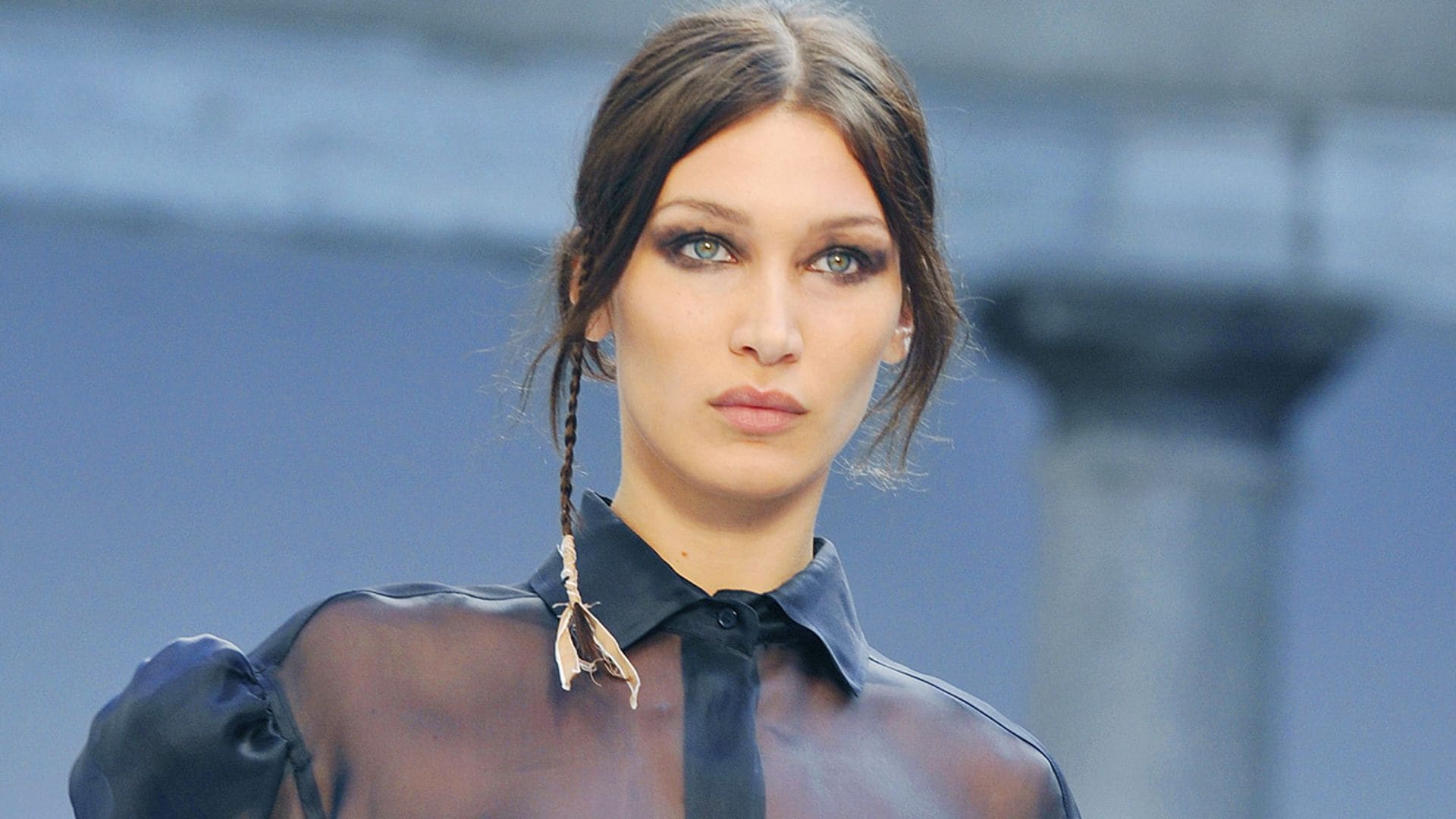 Bella Hadid cuenta entre lágrimas sus problemas de salud mental y cómo ha aprendido a superarlos