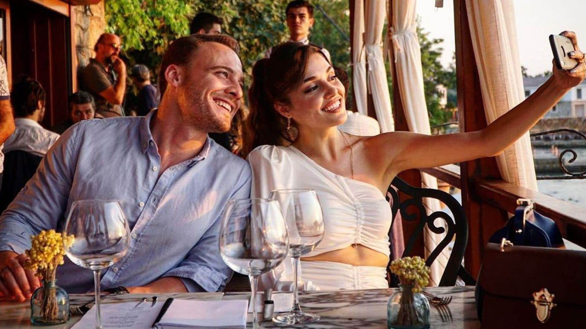 Hande Erçel y Kerem Bürsin, protagonistas de 'Love is in the air', ¿la escapada que confirma su romance?