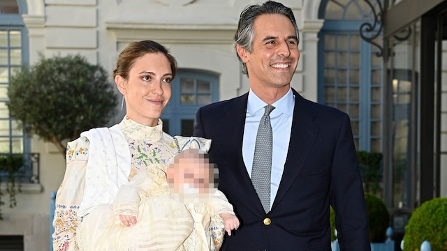 Carlota Pérez-Pla y Pedro Bravo en el bautizo de su hijo