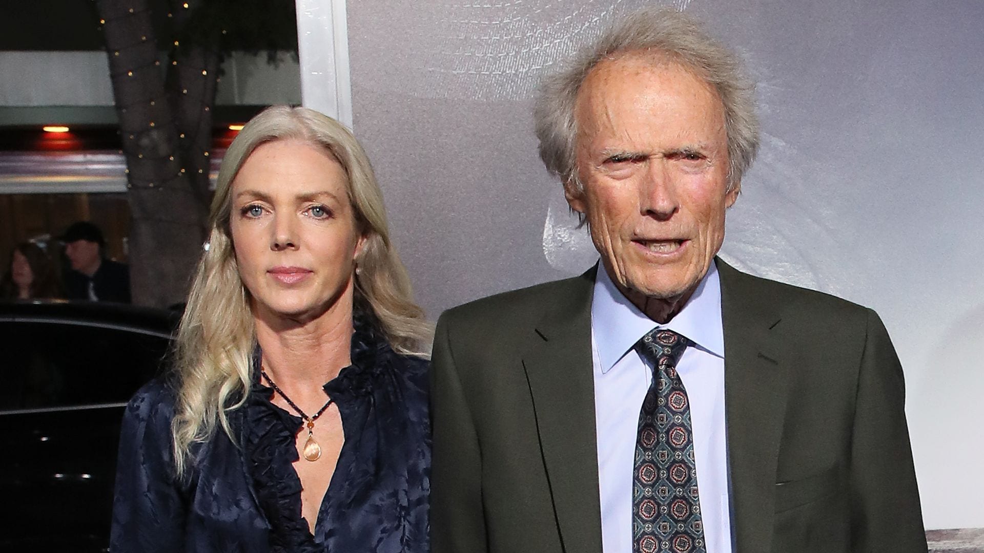Clint Eastwood, desolado por la muerte de su pareja, Christina Sandera, a los 61 años