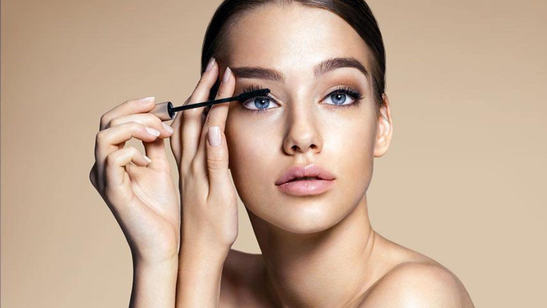 6 trucos de maquillaje para crear un efecto de ojos más grandes