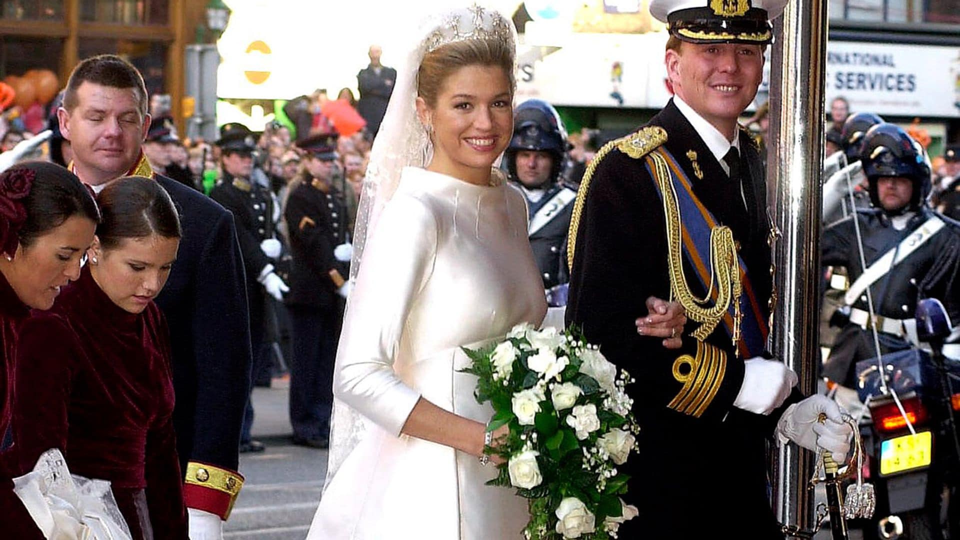 Recordamos el impresionante vestido de novia de Máxima de Países Bajos y la tiara que llevó en su boda