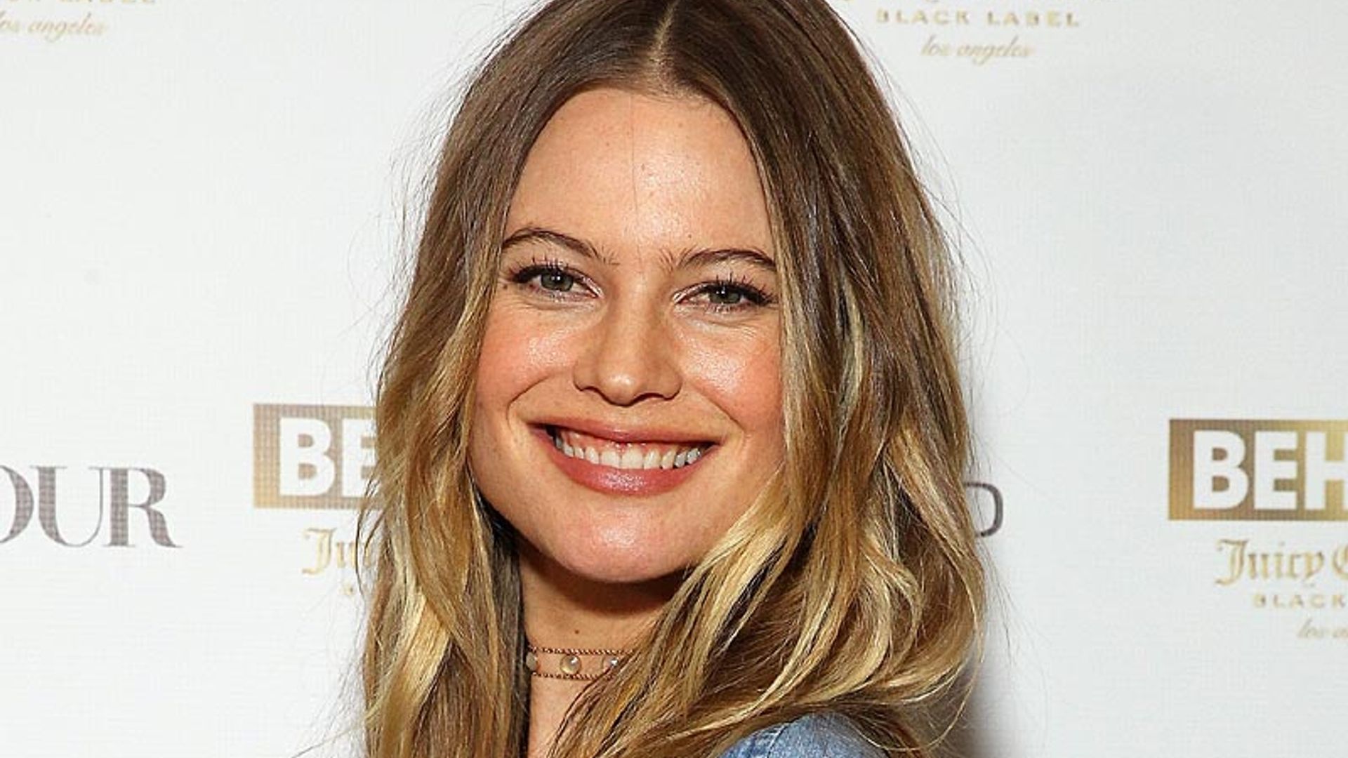 Behati Prinsloo posa en bikini y confirma (por fin) su embarazo