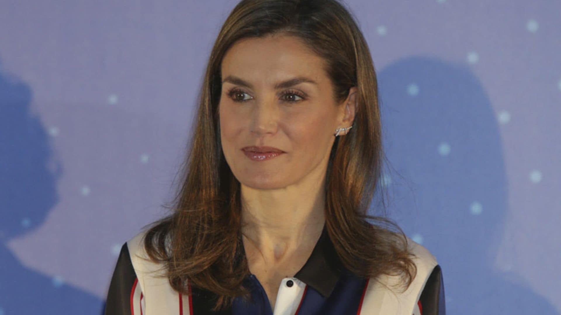 El rojo es el color de la reina Letizia y este look lo confirma