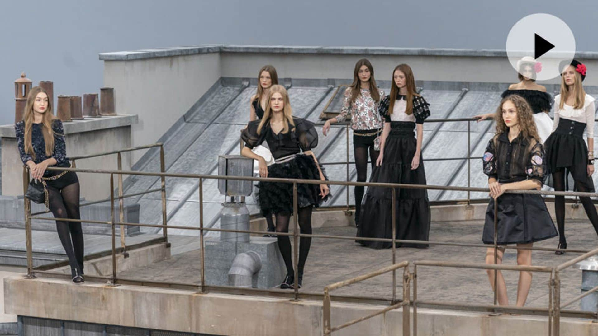 Descubre el nuevo desfile de Chanel, un paseo por los tejados parisinos