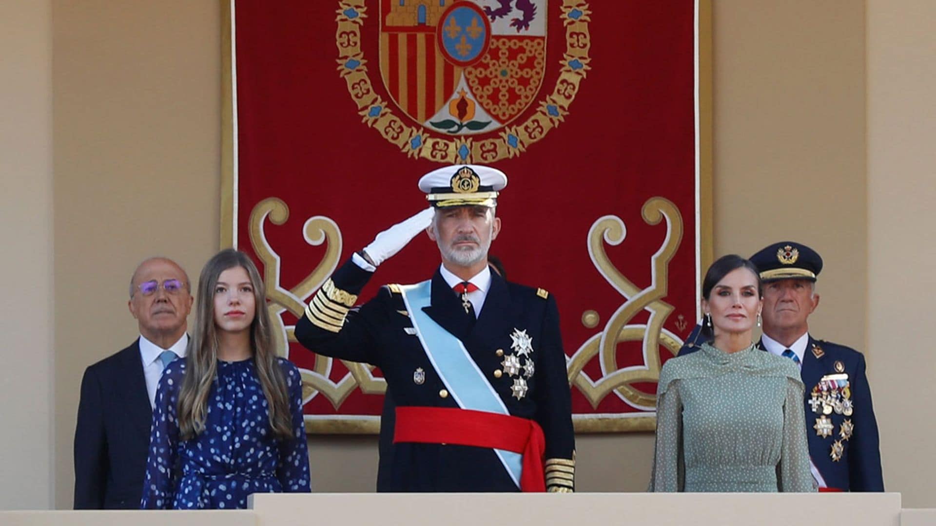 Los Reyes han presidido el desfile de la Fiesta Nacional, acompañados por la infanta Sofía