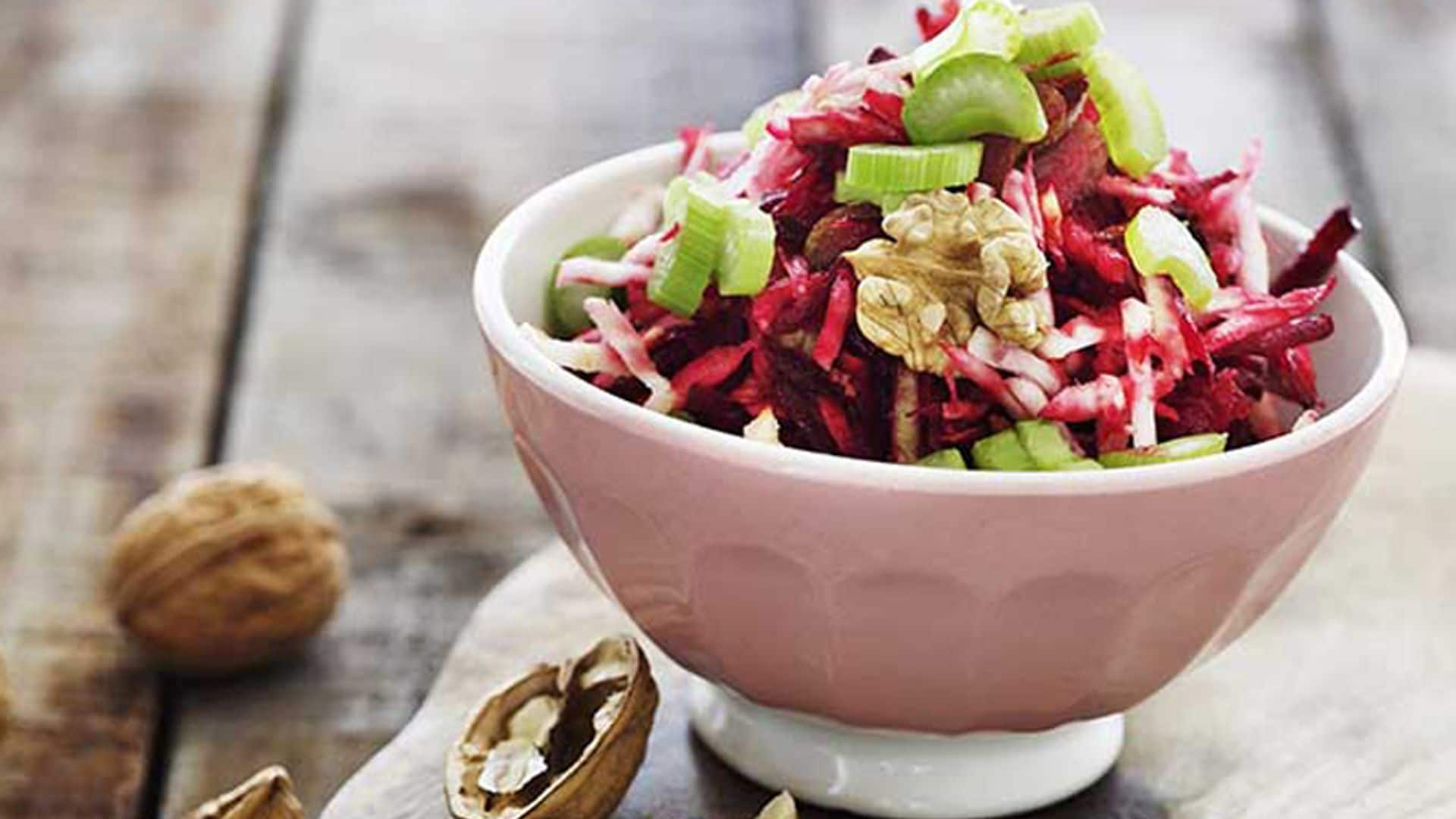 Ensalada de lombarda con pera y nueces