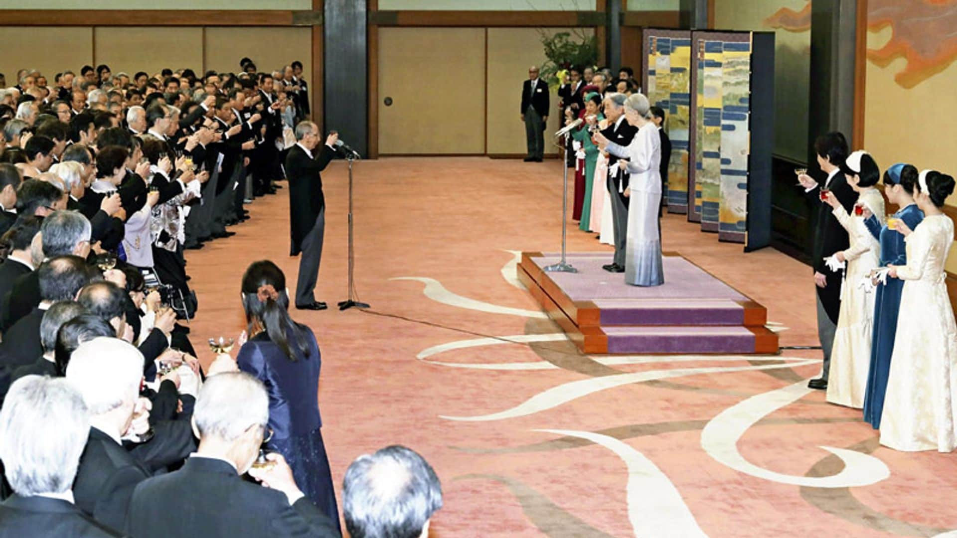 Akihito de Japón conmemora los treinta años de su coronación