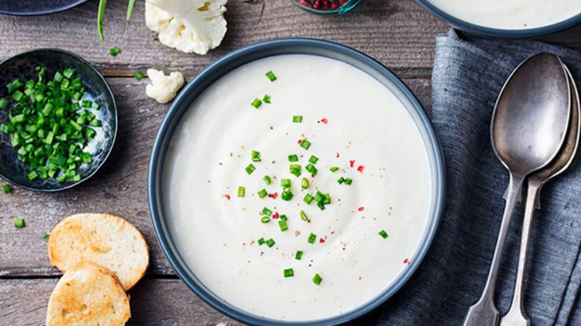 Crema de coliflor y patata con queso de cabra