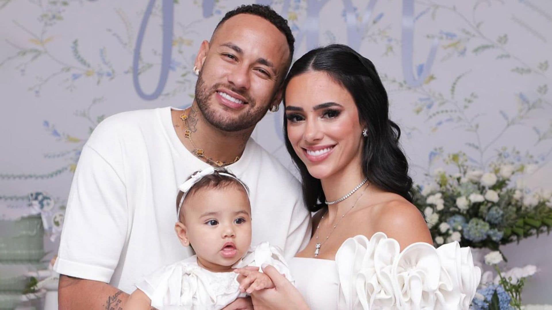 Neymar y su expareja Bruna Biancardi celebran juntos el bautizo de su hija
