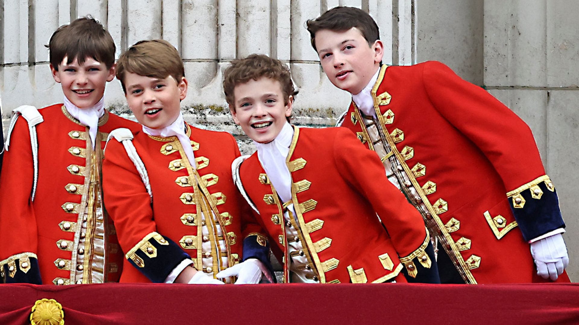Así son los cuatro pajes (con el príncipe George a la cabeza) que han asistido al rey Carlos en su coronación