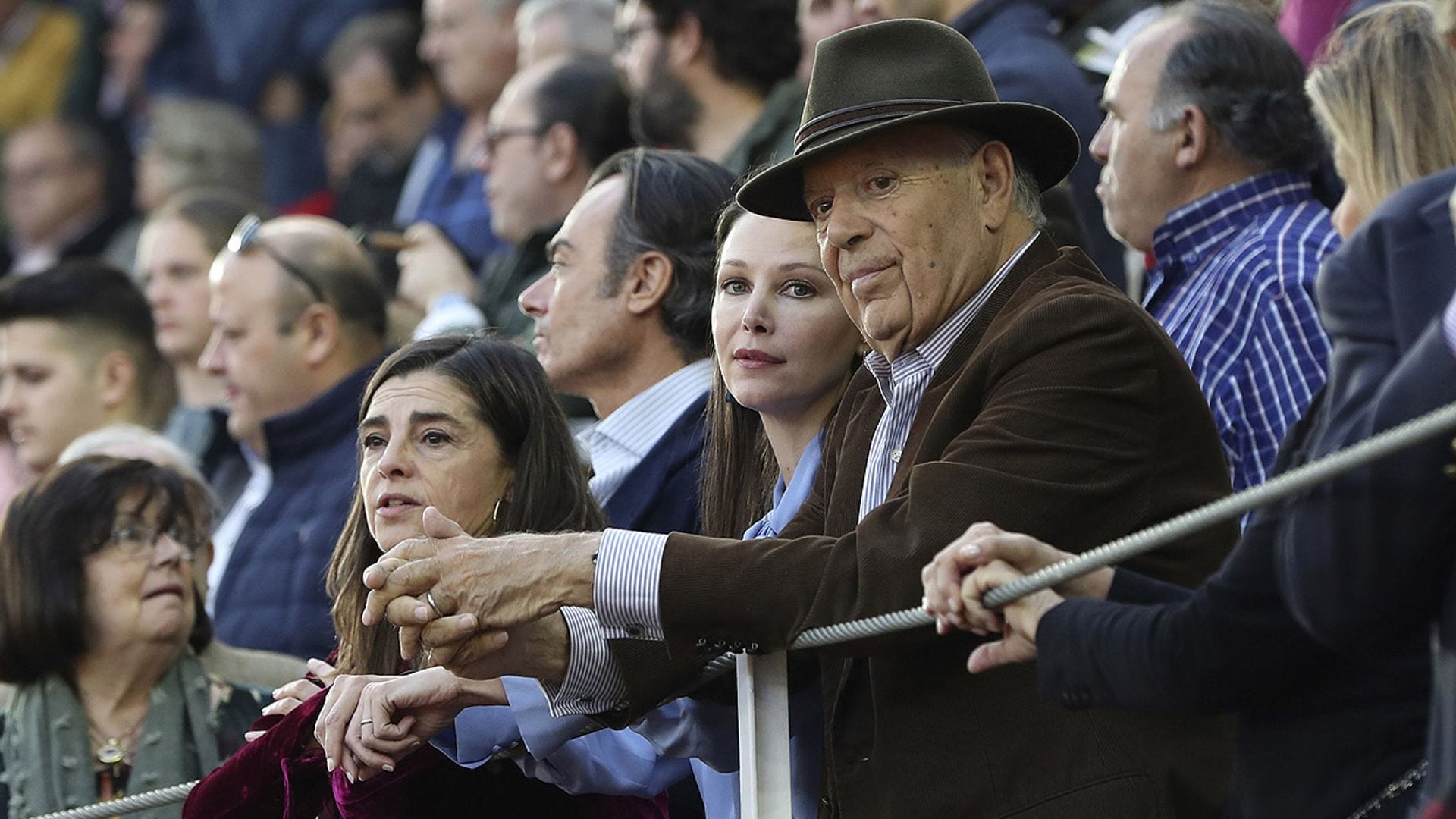 Disfrutando de los toros con su mujer, las últimas imágenes de Carlos Falcó antes de fallecer