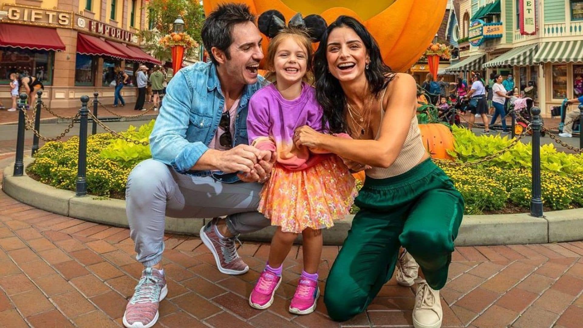 Aislinn Derbez y Mauricio Ochmann se unen para celebrar a su hija Kailani con una increíble fiesta