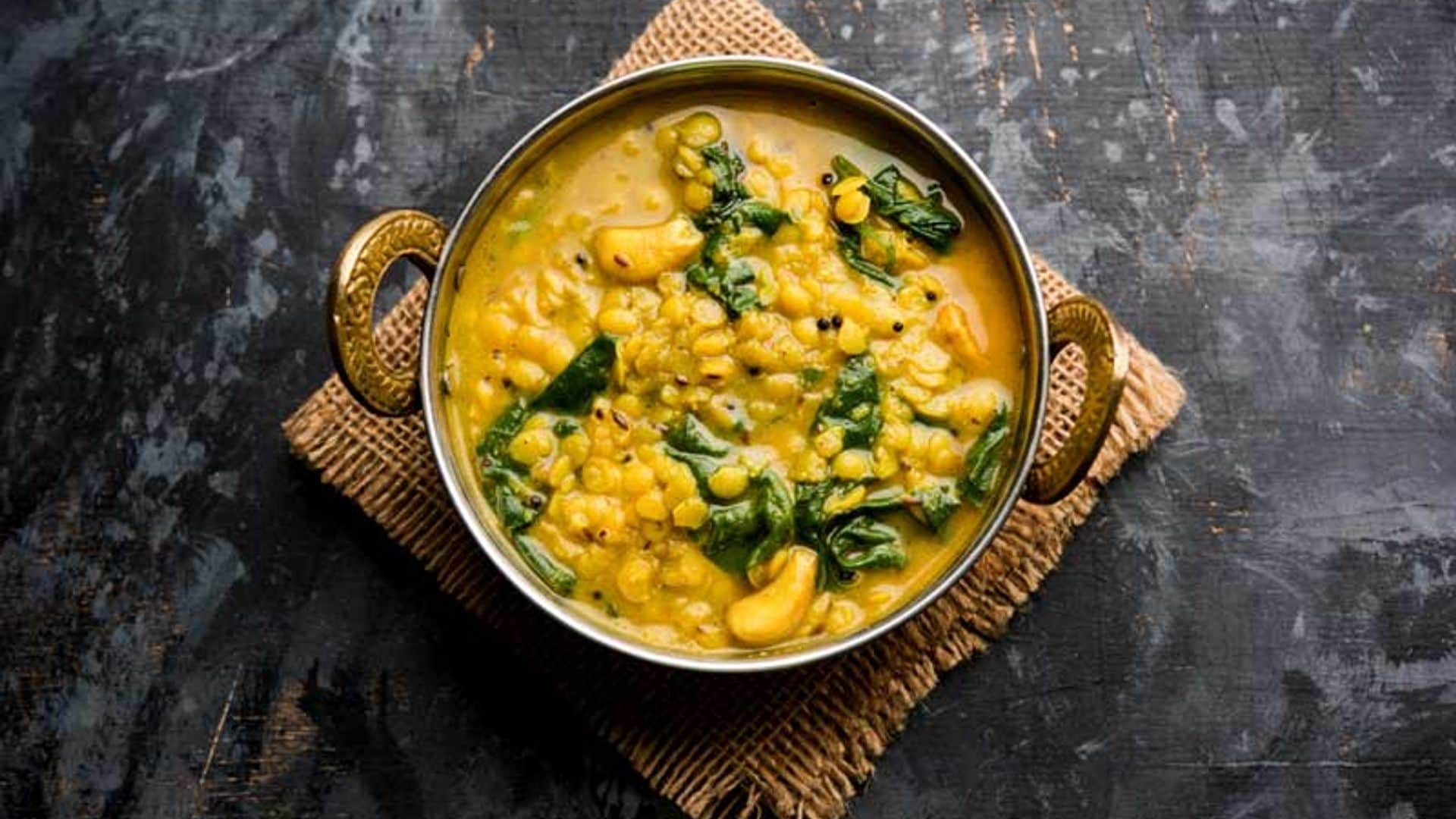 Lentejas con curry y espinacas fritas