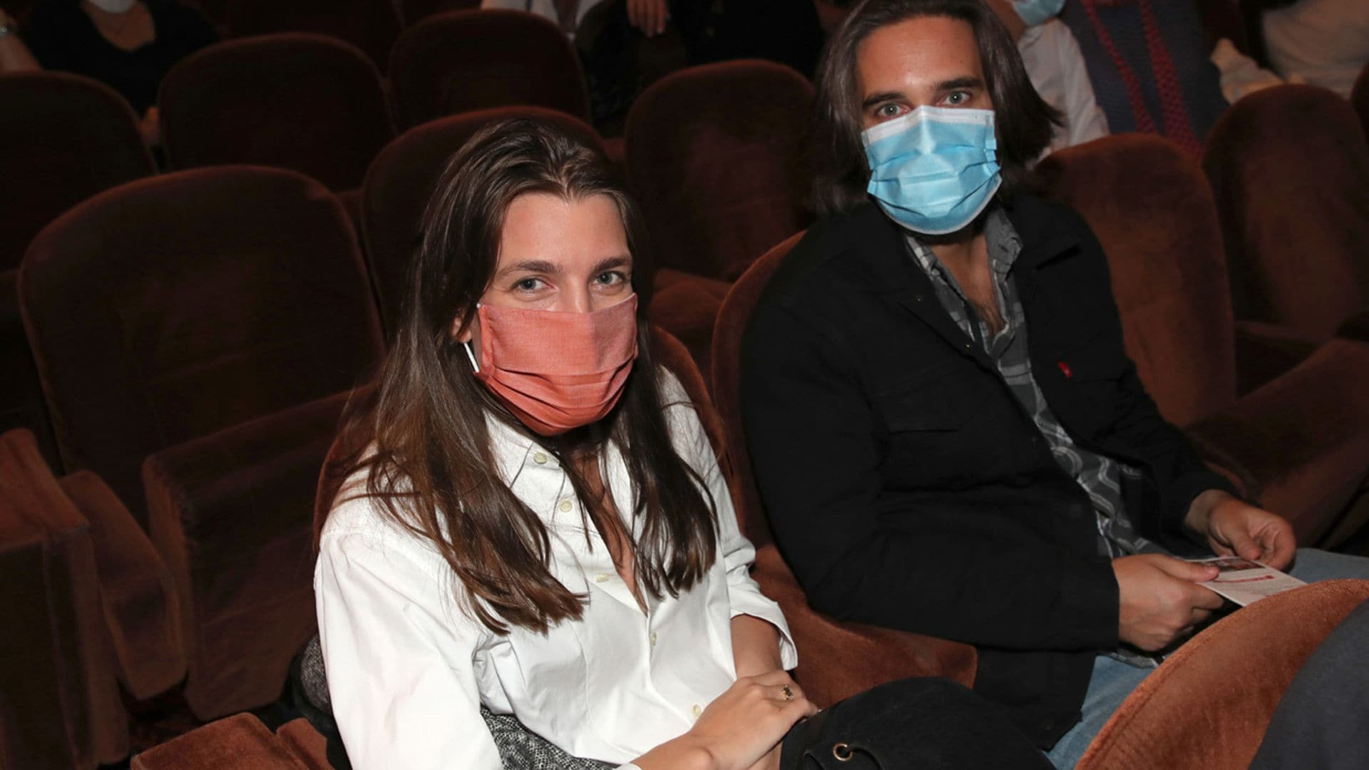 Casi logran pasar desapercibidos: Carlota Casiraghi y Dimitri Rassam reaparecen en París