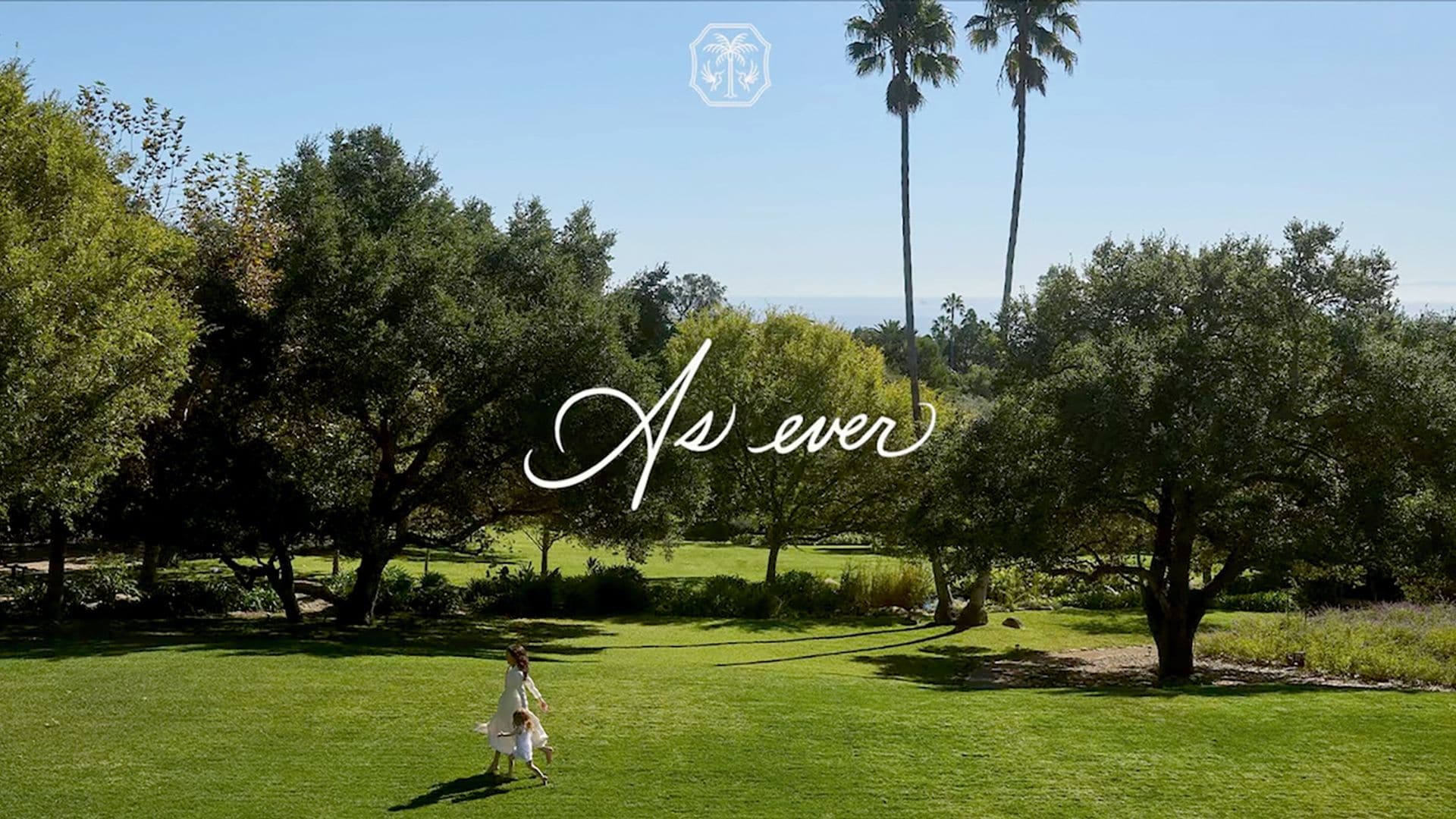 Para la presentación de su negocio, As Ever (Como Siempre), Meghan eligió una foto muy especial, en la que aparece corriendo por un impresionante jardín con su hija, Lilibet, de tres años. El mayor, el príncipe Archie, tiene cinco. En la parte de arriba de la imagen puede verse el logo de su marca, que guarda un gran parecido con el escudo de Porreres (siglo XVII). 