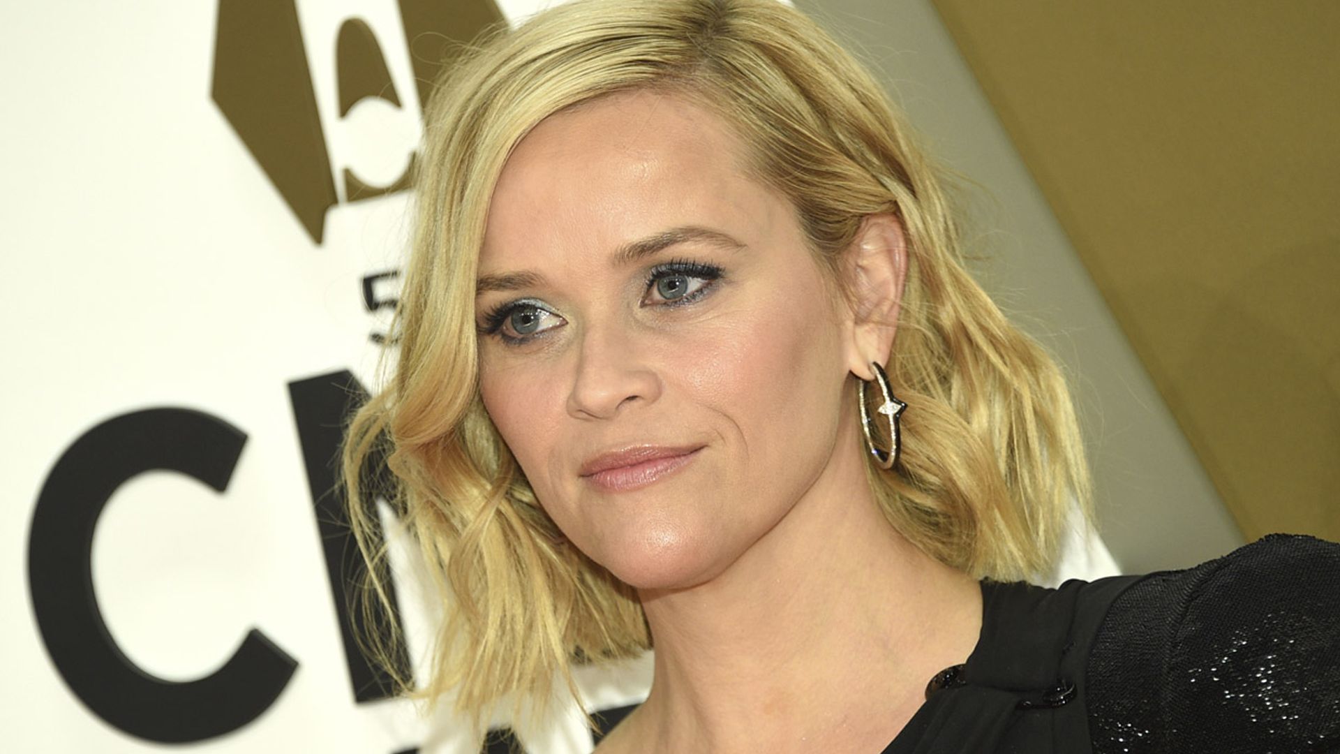 ¿De verdad es 'una rubia muy legal'? Así es realmente el color de pelo de Reese Witherspoon