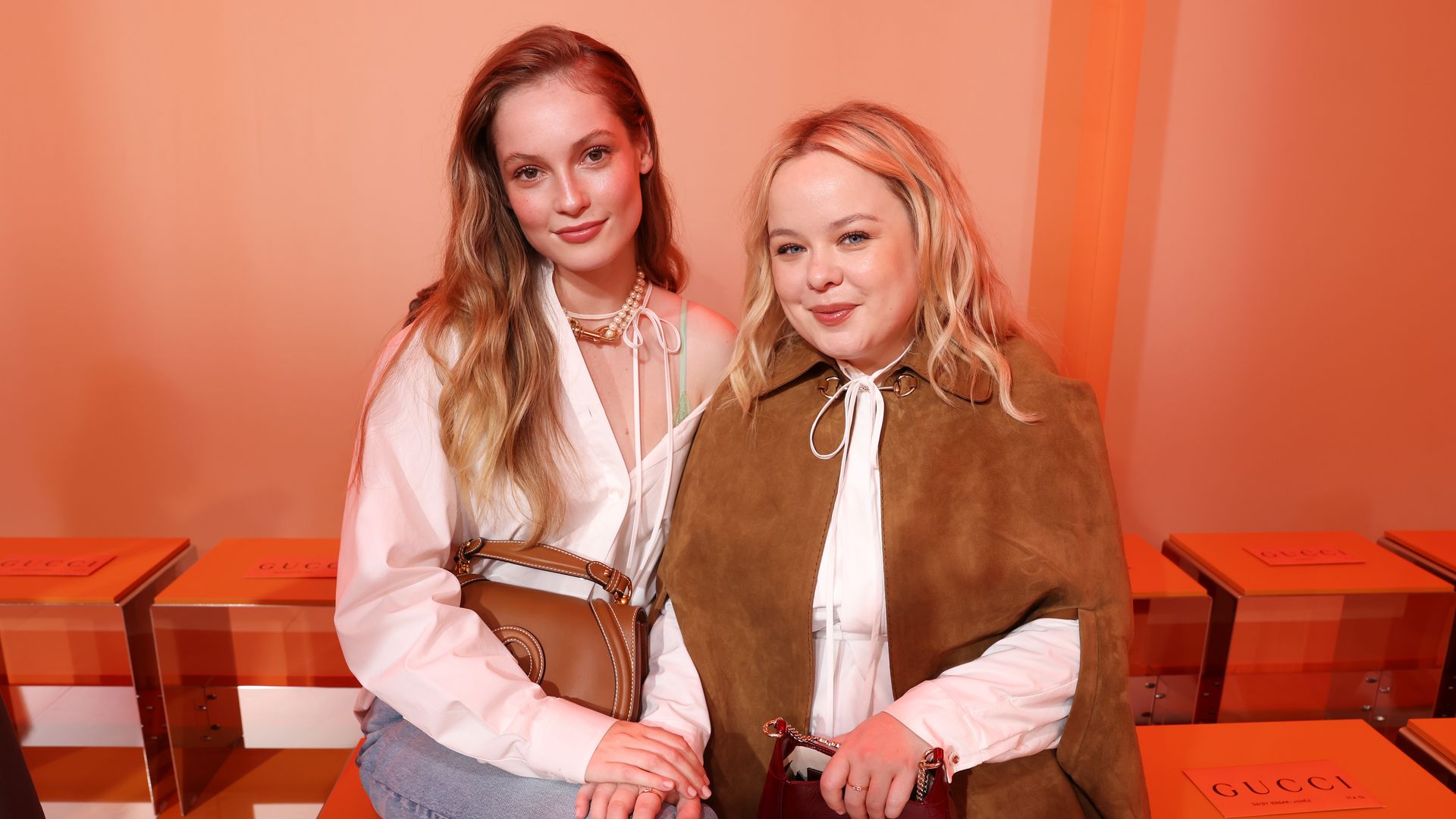 Las fórmulas ‘boho’ de Nicola Coughlan y Hannah Dodd, de 'Los Bridgerton', durante su reencuentro en Milan Fashion Week