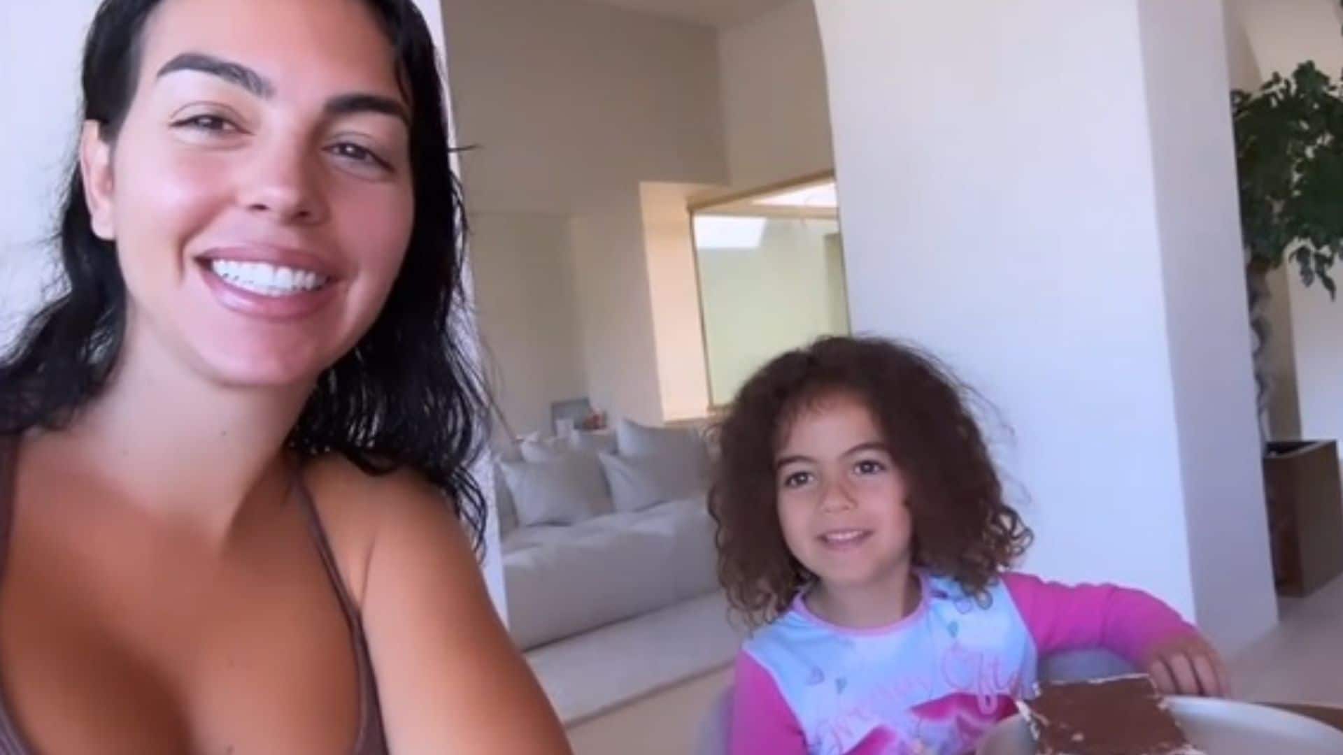 El despertar más bonito de Georgina en Arabia Saudí con declaración de amor incluida de su hija Alana Martina